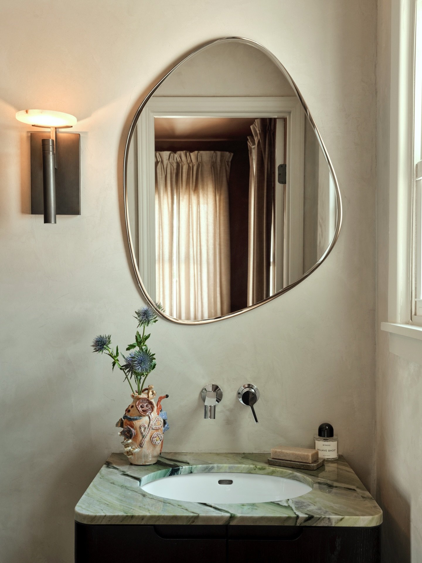 Fell in love with this green marble the first time I saw it at the stone yard 🖤 loved how this bathroom turned out 

Designed by @chendesigns 
📷 @madelinetolle 
Stylist @rhett.baruch.gallery