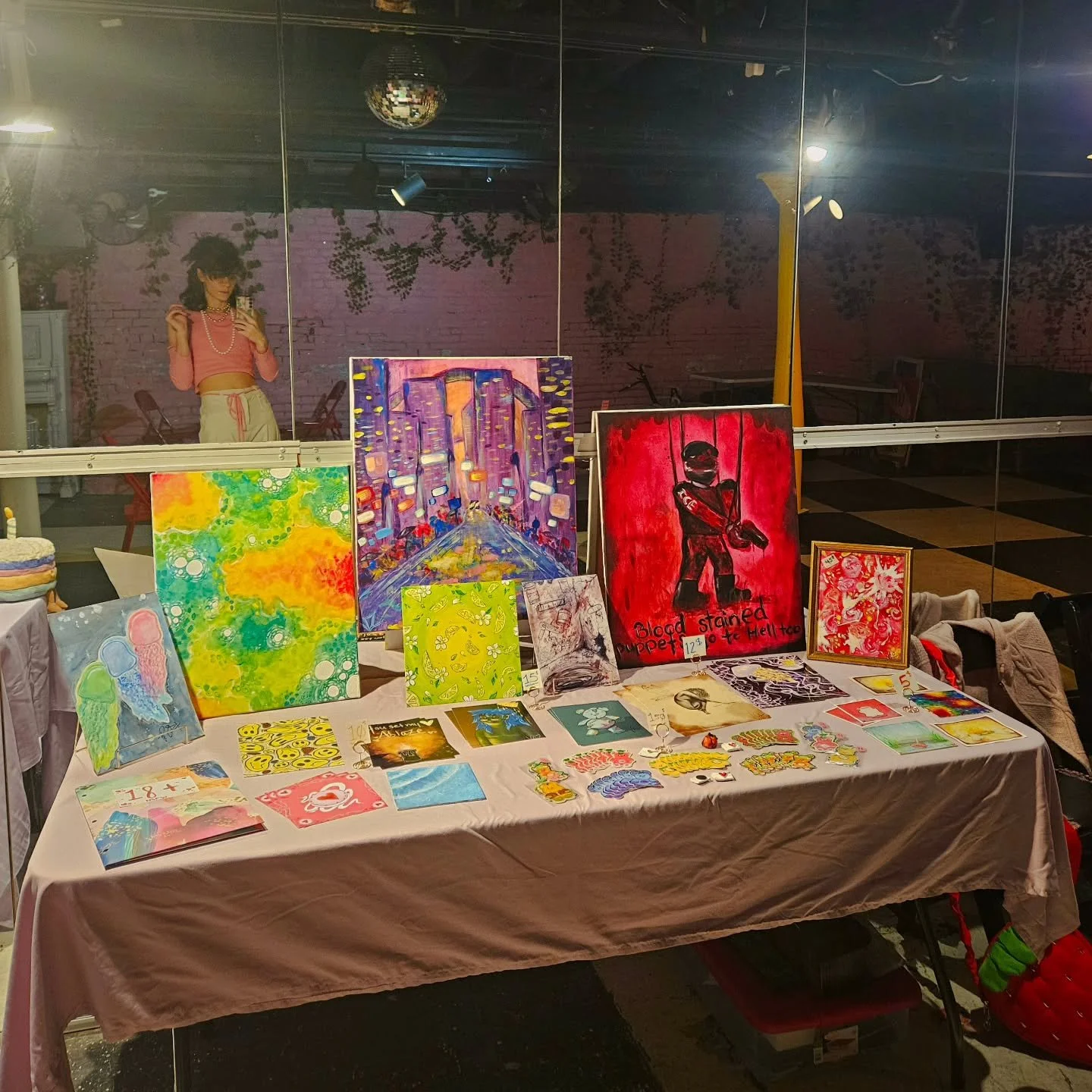 The pioneer square art walk is up and running
can't wait to see you @asylumseattle !!

#artistsoninstagram #vendor #artwalk #paintings #prints