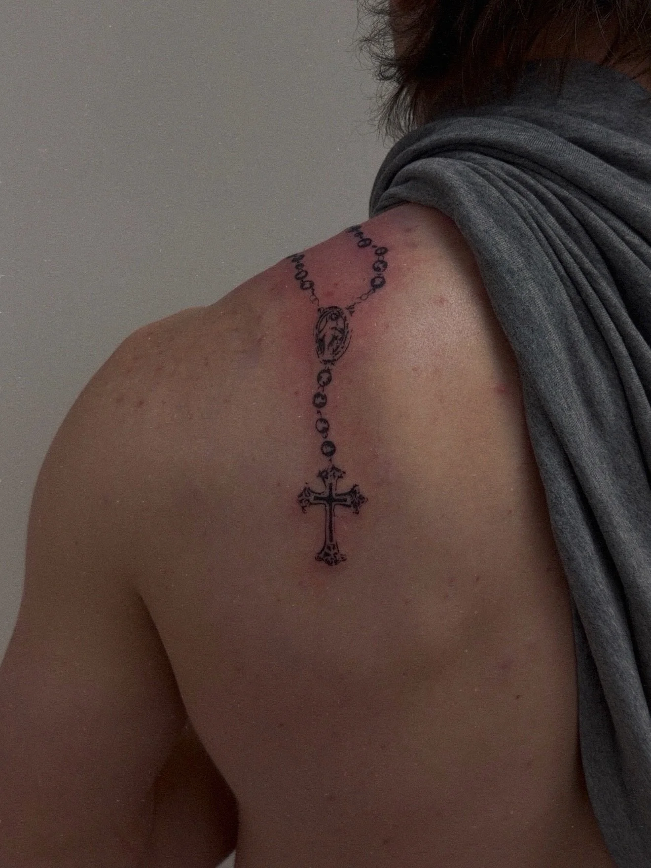 Who doesn&rsquo;t love a good rosary tat?

#blackworktattoo #fineline #rosarytattoo #tattoo