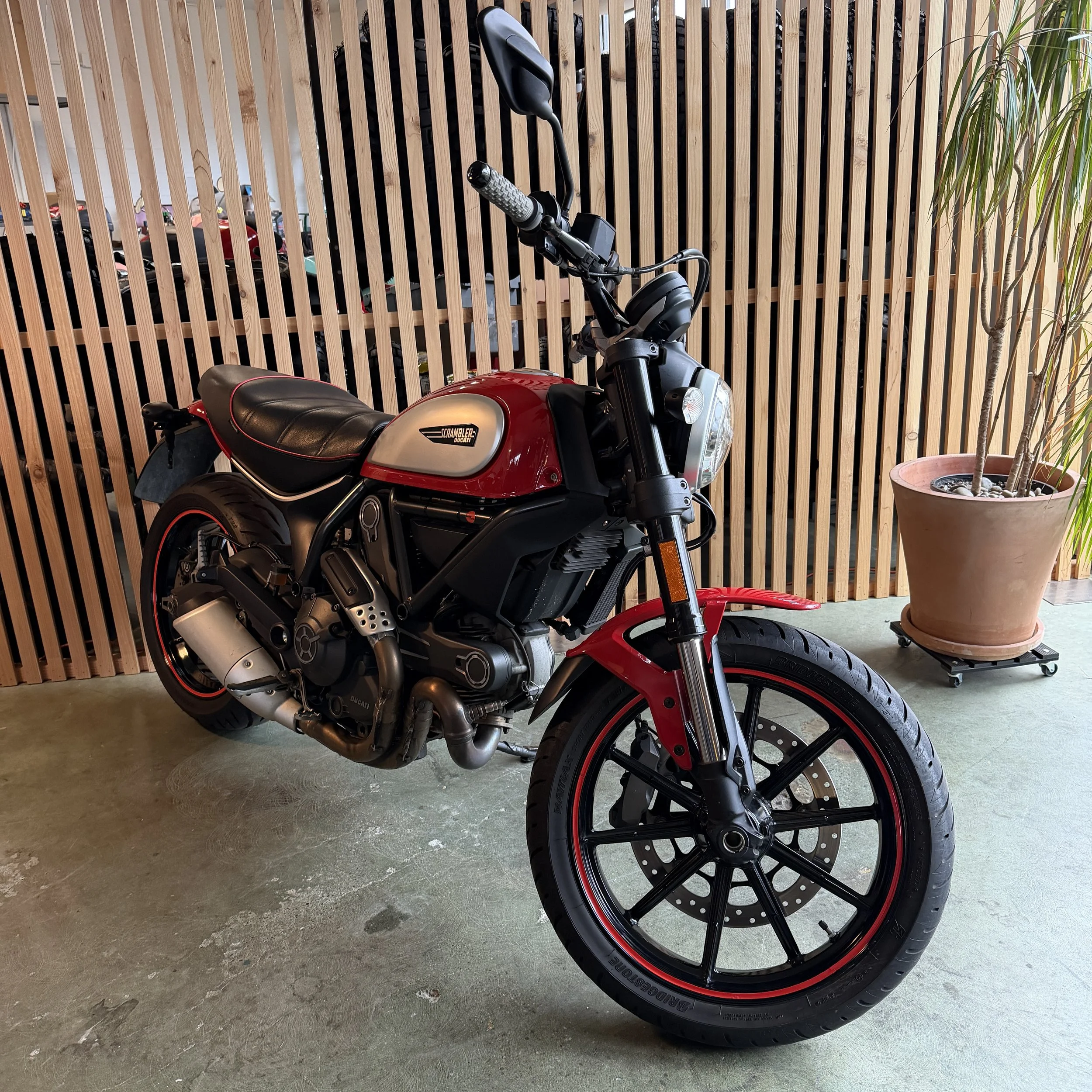 2015 DUCATI SCRAMBLER