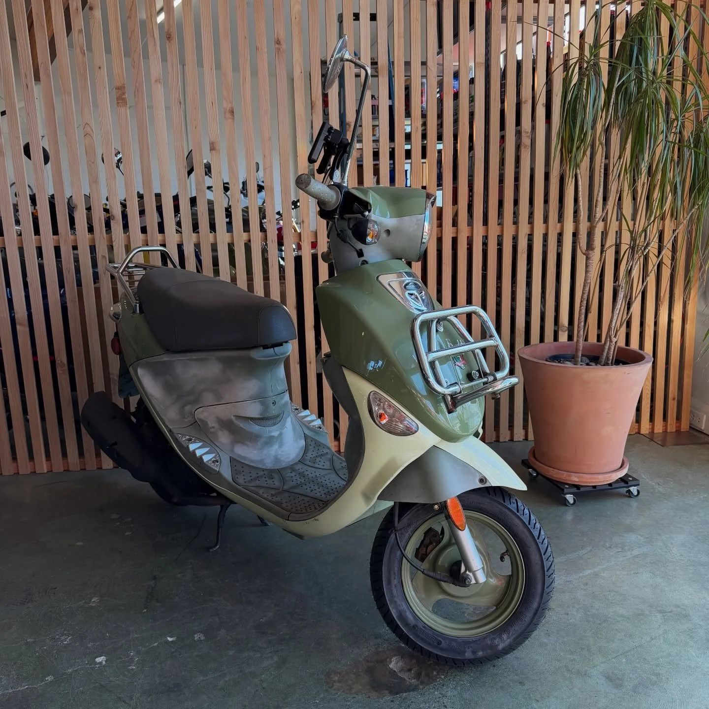 Buddy 50 Italia
5537 miles
$1850

Who doesn&rsquo;t need another Buddy?! And how about a Buddy with some Italia energy 🤌🏼
Fitted with front and rear racks, this little Buddy is ready to mount a basket and head out for a spring picnic