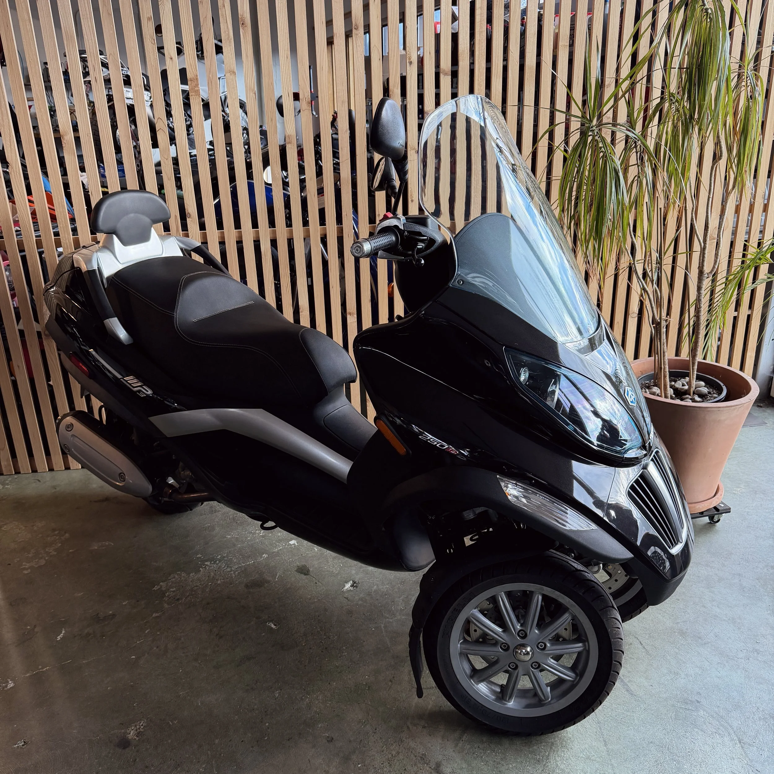2010 PIAGGIO MP3 250