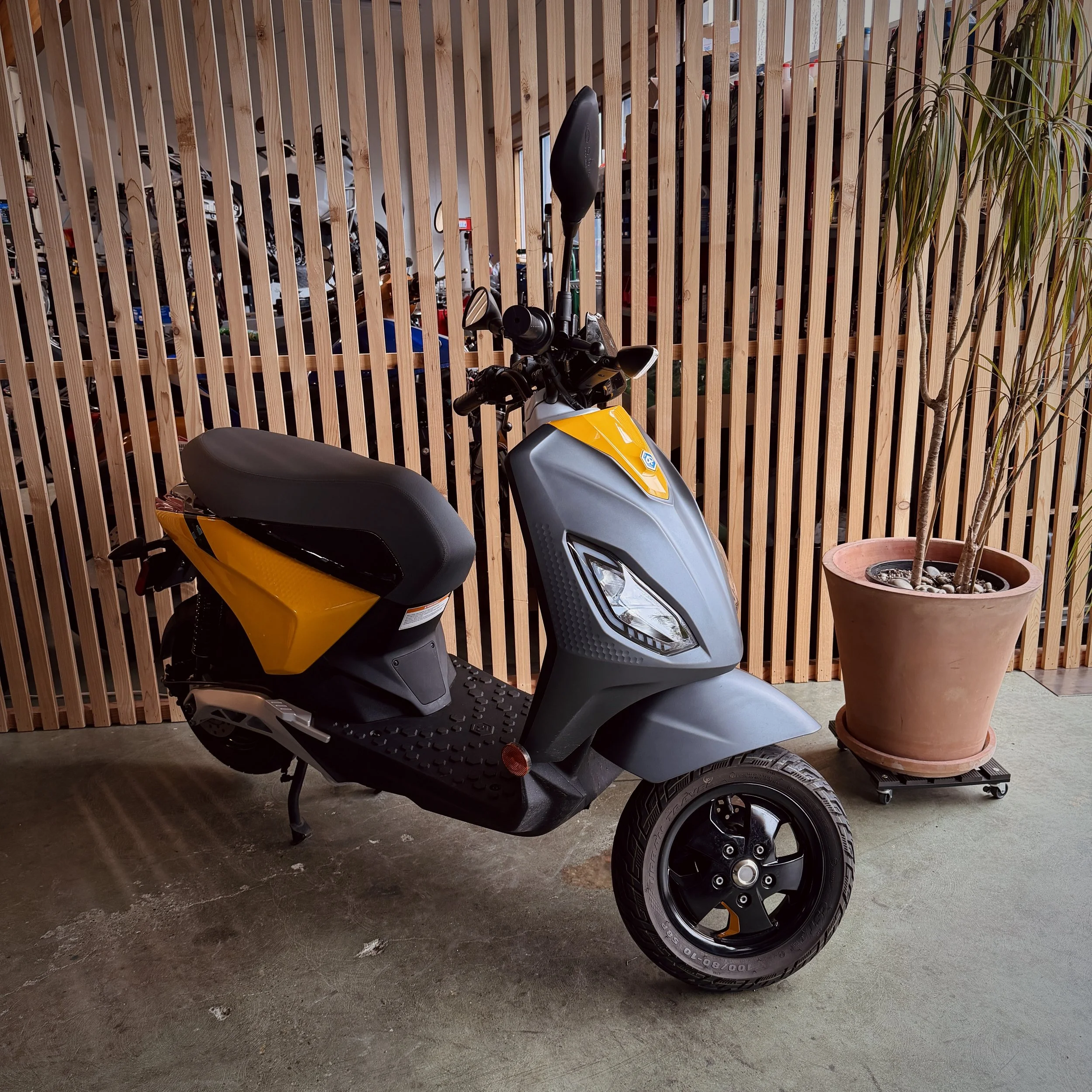 2022 PIAAGO 1 ACTIVE