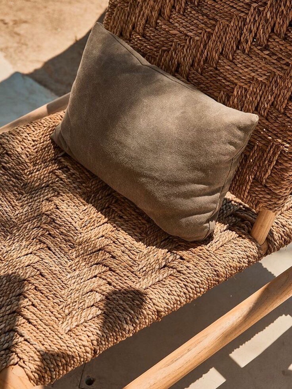 Craft that carries warmth, from hand to home.

Discover Homi Villas.

#HomiVillas #RealEstateInvestment #Lombok