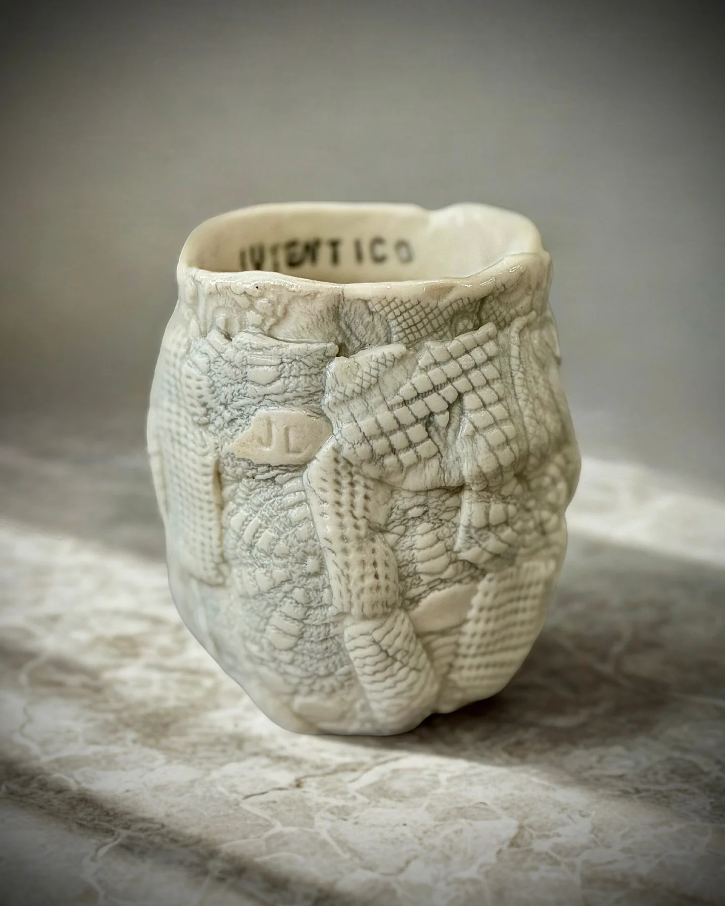 This piece was a first of its kind - Aut&eacute;ntico.
A porcelain vessel shaped slowly through touch, stitched together in places where break and repair become part of its voice.
Created with love for @jl_syndikas_art , and the spark behind a whole 