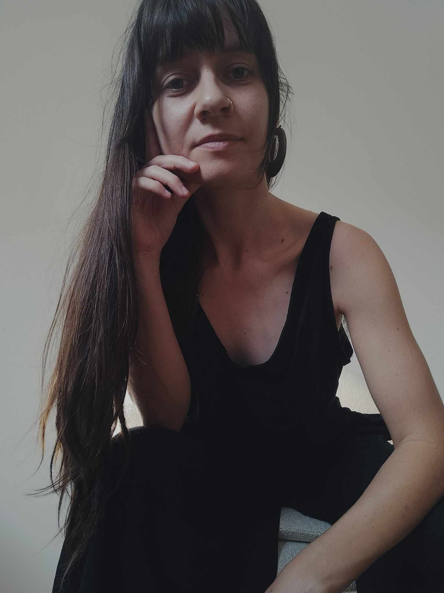 Aïsha de Barros Lopes, Certified Somatic Sex Coach guiding clients through embodied awareness.