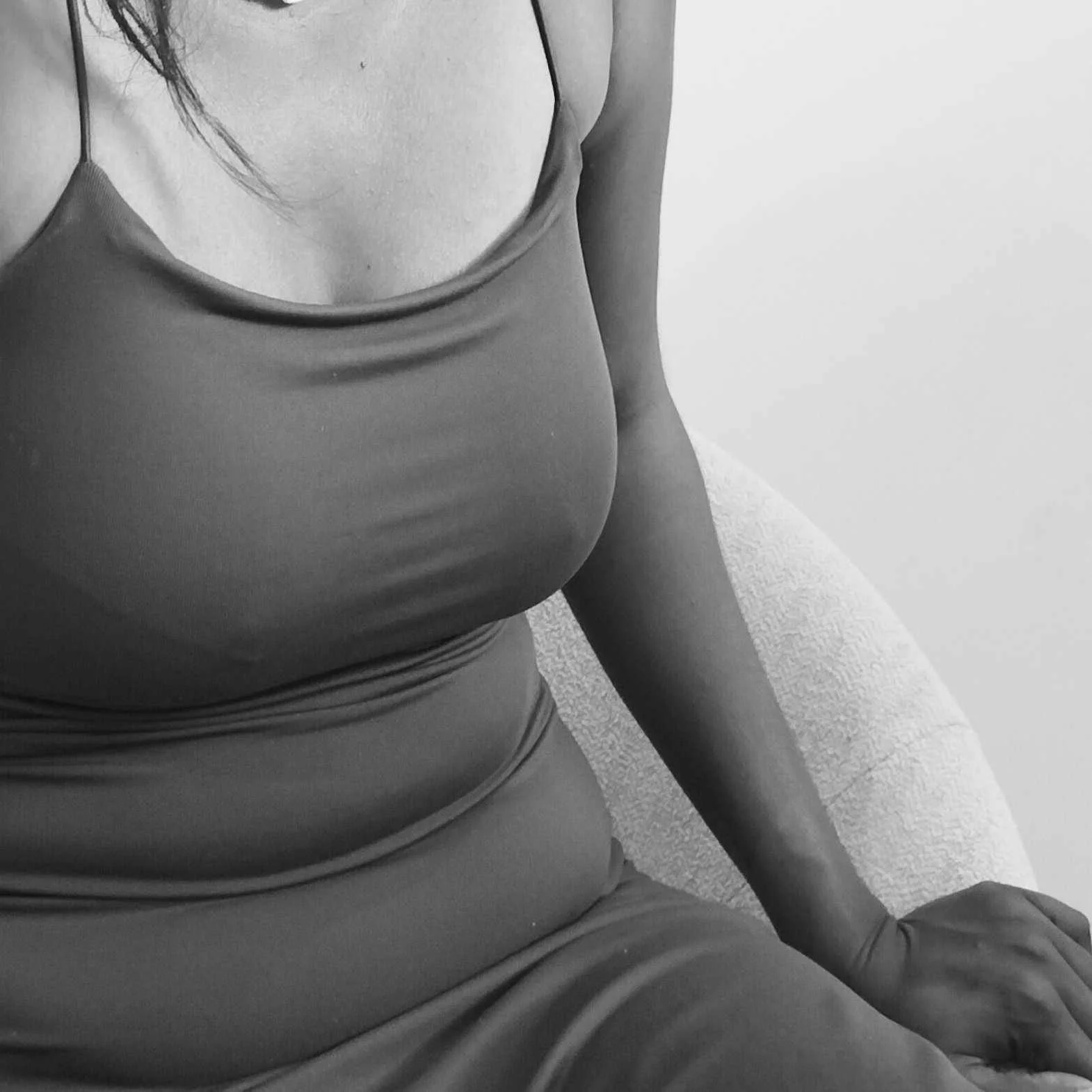 Aïsha de Barros Lopes, Certified Somatic Sex Coach guiding clients through embodied awareness.