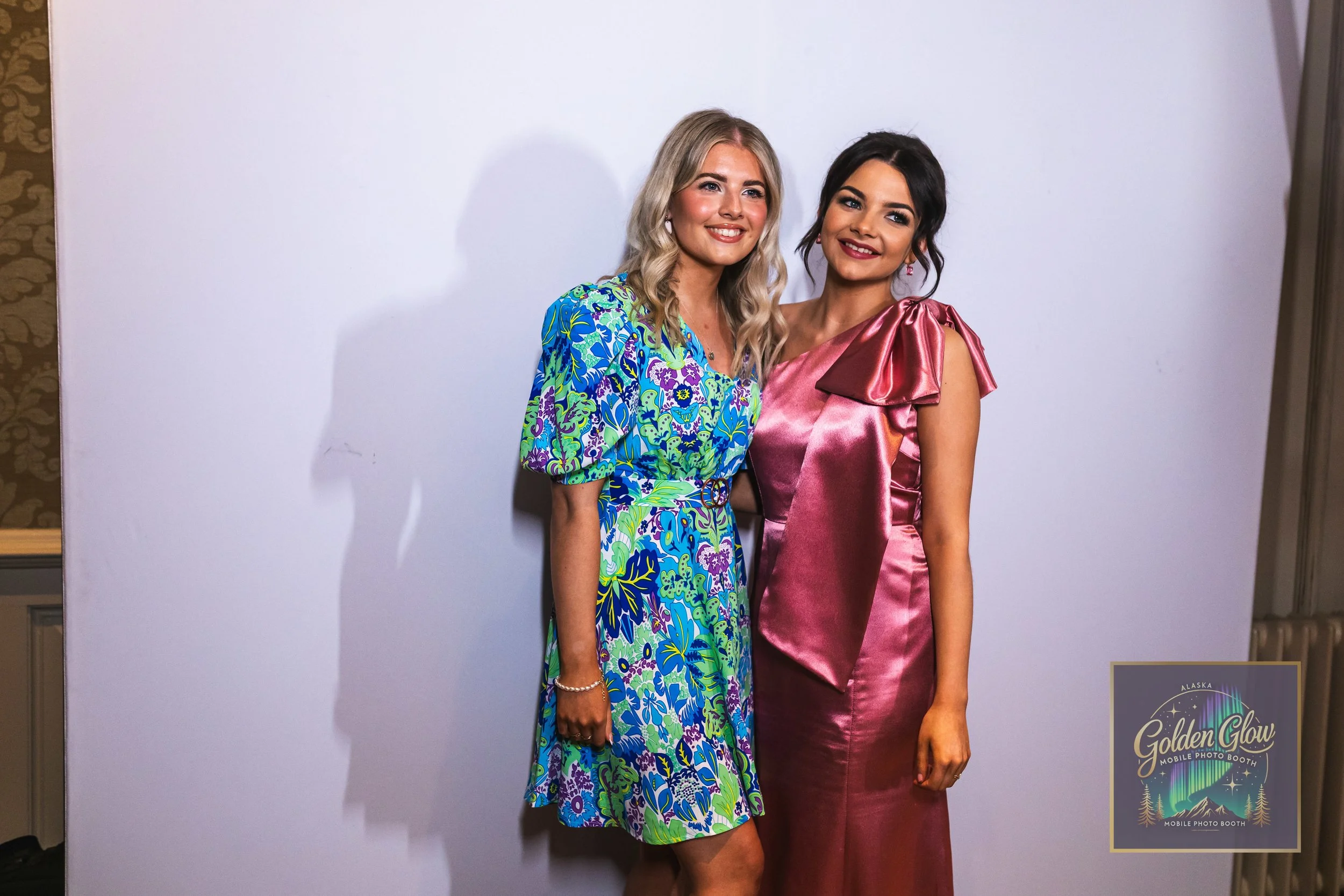 friends, group photo, photo booth, having fun, events, special events, wedding, wedding photo booth, event photo booth, golden glow booth photo booth