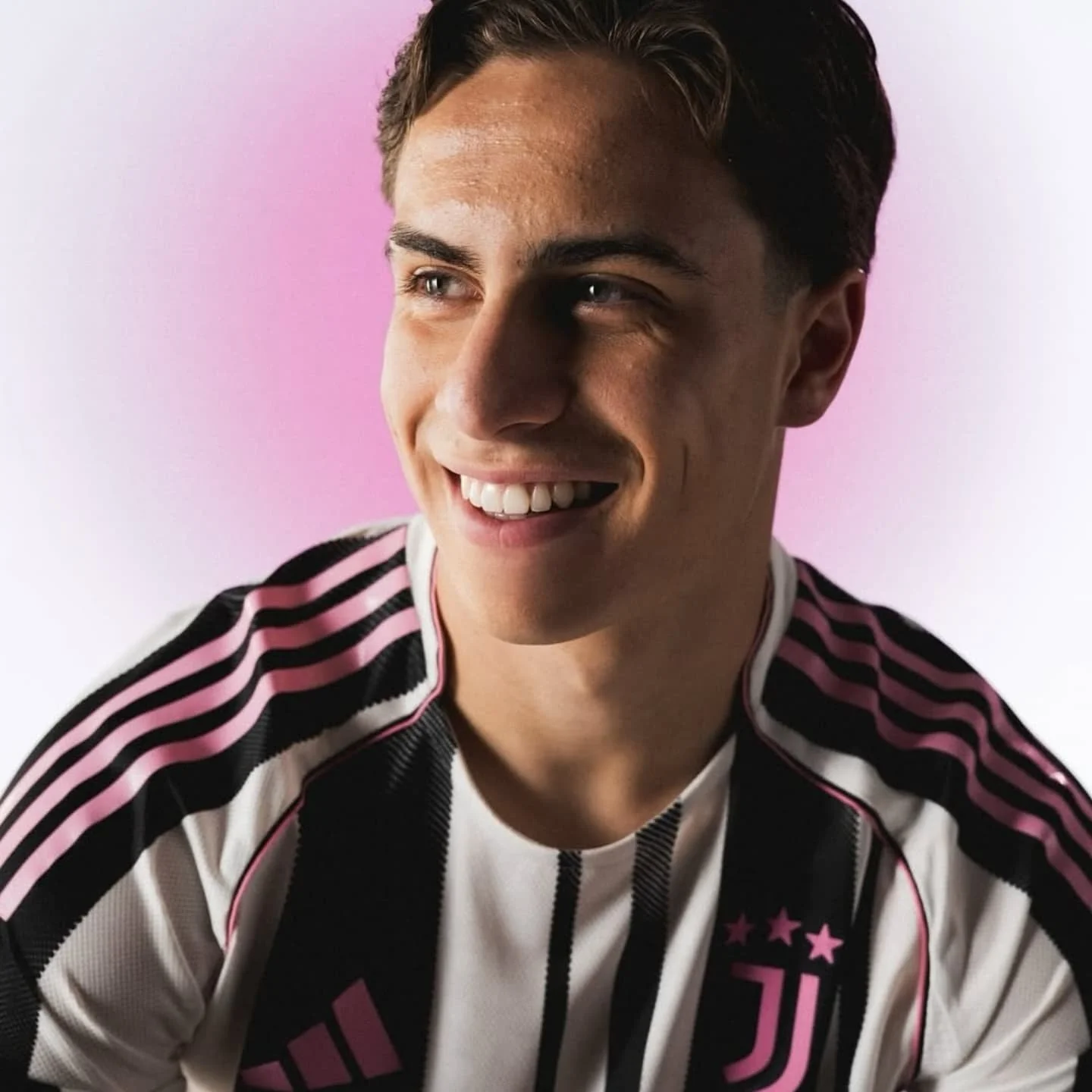 2025/26 Juventus 🤍🖤🩷
DM to order ✉️ - 香港🇭🇰FREE SHIPPING 📦