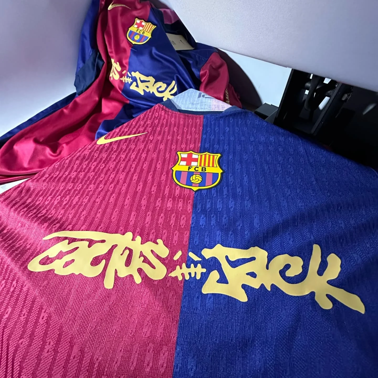 Travis Scott x FC Barcelona ❤️ 
Code &quot;4:3&quot; 10% OFF
DM to order ✉️ - 香港🇭🇰 FREE SHIPPING 📦