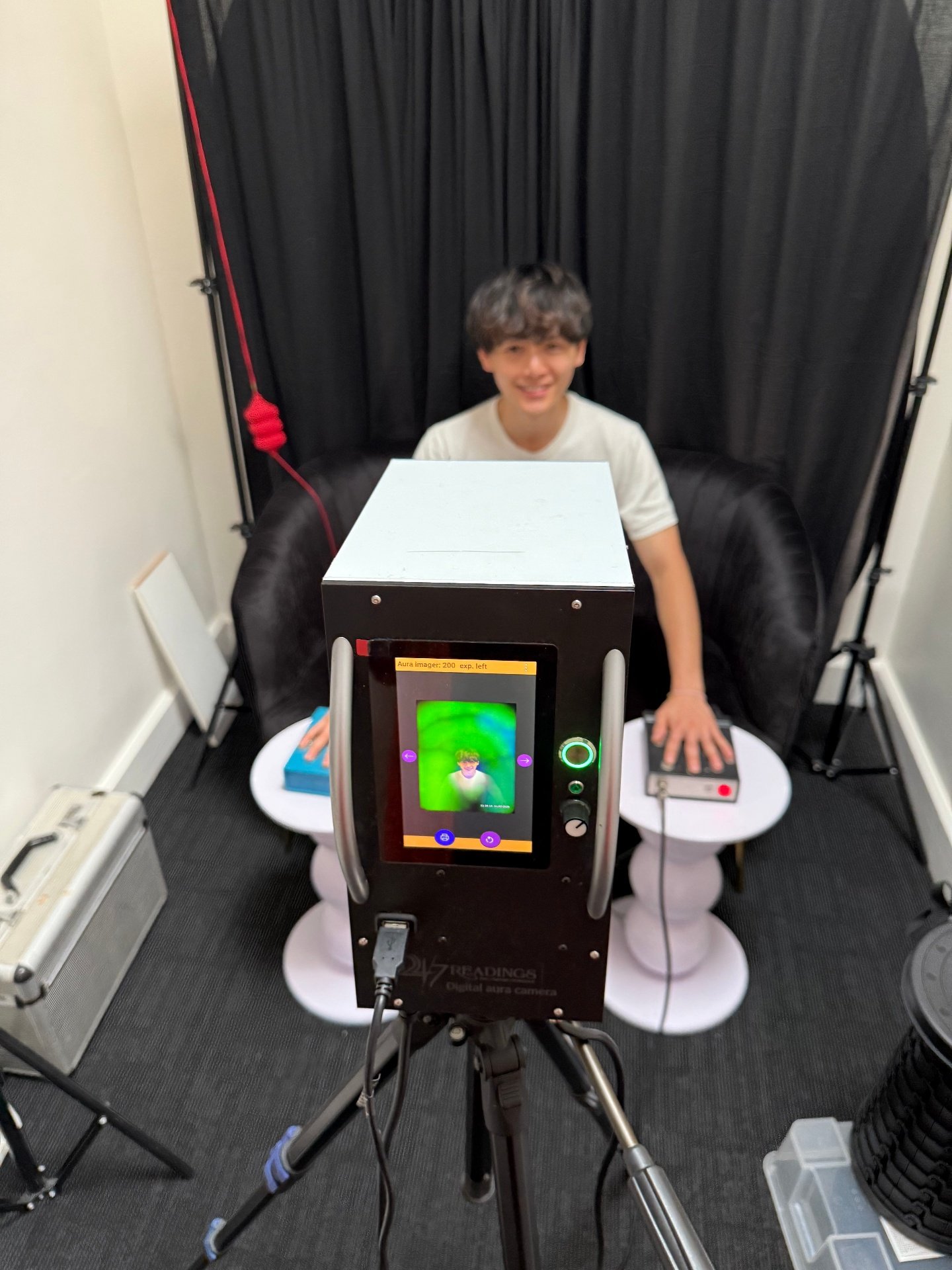 I came to meet this special and beautiful soul  @justintong.official
Such a creative mind! i wish you good luck in this fashion week! you deserve the world!!

#fashionweek #creative #energyhealing #auraphotographymelbourne