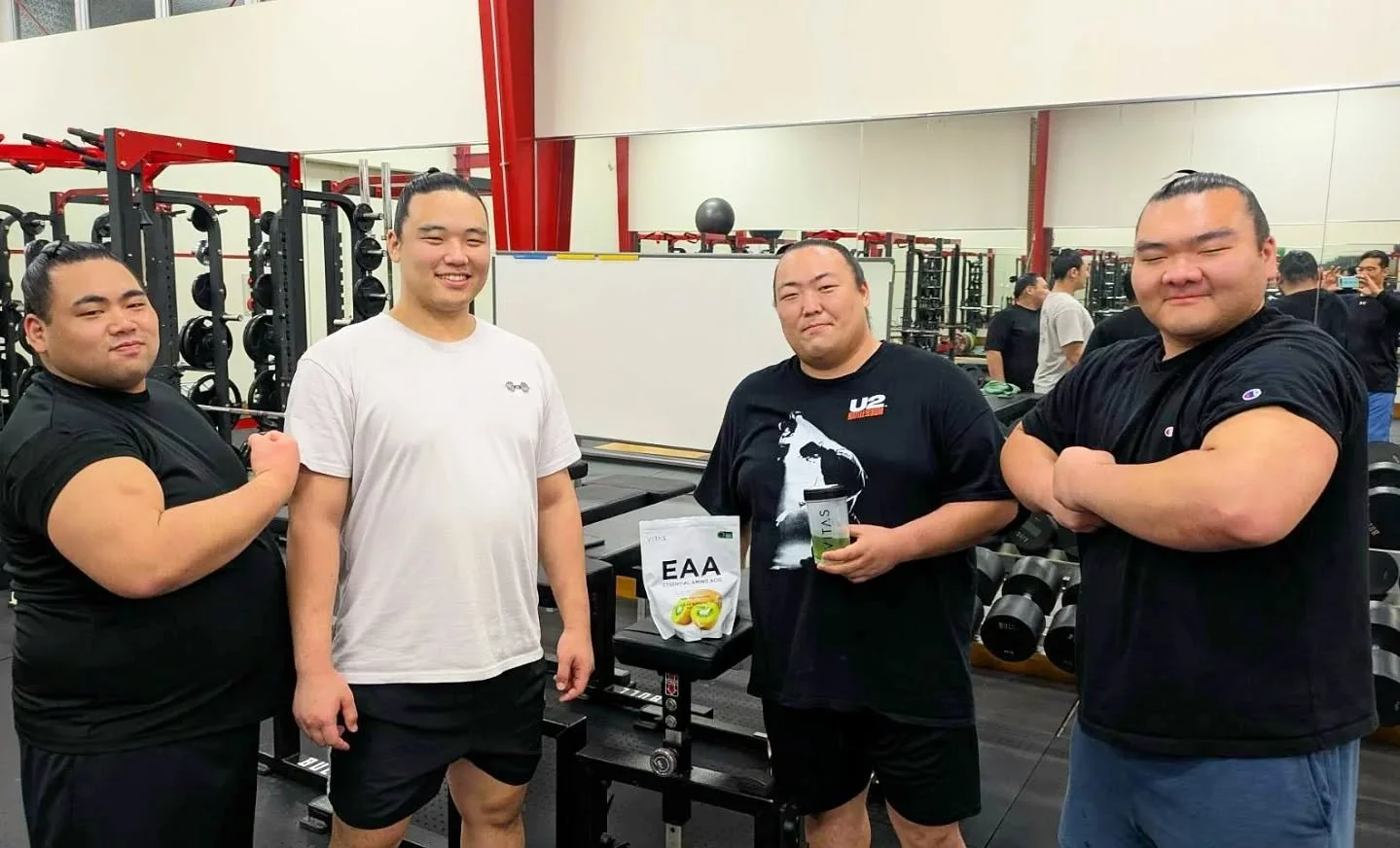 JAPAN BASE内のGYMです⚡
午後の筋トレメインのトレーニングの様子を少しご紹介します💪🔥
GYMのフリーウェイトのダンベルの数とウェイトの重さ、そしてトレッドミル、エアロバイクの数❗JAPANラグビーの選手の方々の力強さやタフな身体はここで培っているのですね👏👏施設滞在中は、GYMをお借りして筋トレ頑張ります💪