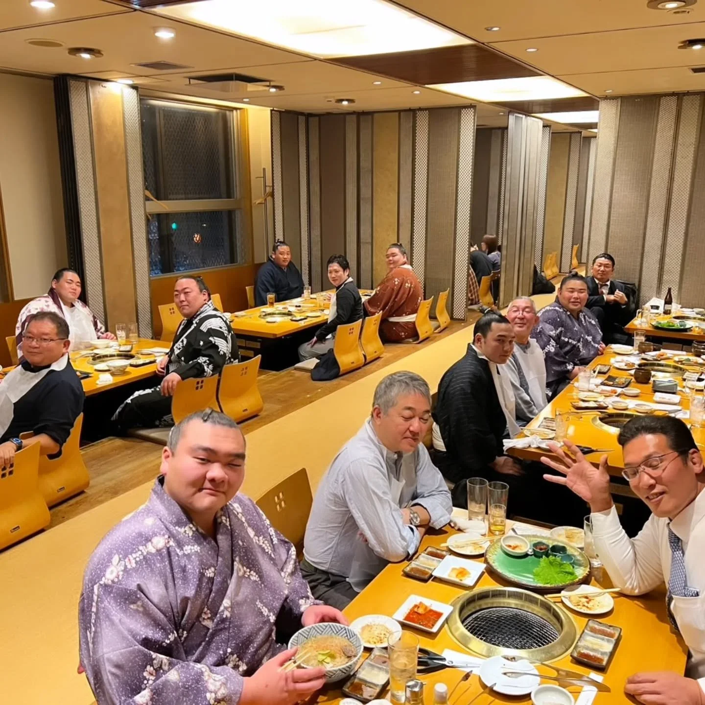 ❇️皆様への感謝❇️
11月23日千秋楽💫9日より始まりました九州場所、錣山部屋力士一同、15日間無事に本場所を取り終えることが出来ました！毎日届きます皆様の激励のメッセージに、どれだけお力を頂きましたでしょうか&hellip;🙏
真っ向勝負の世界⚡勝ち負けしかないこの世界で、勝った一番もあれば負けた一番も然り&hellip;！
今場所の部屋全体成績は39勝46敗、全体の戦績は厳しい結果となりましたが、また来年！初場所は年明けすぐに迫って参ります⚡来場所に向け一日一日、稽古に尽力して参ります