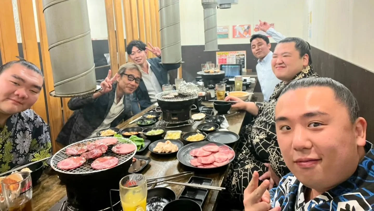 今夜は五月場所の激励を兼ね 焼肉をご馳走になりました❗
ワイワイと話しも弾み 美味しいお肉もたくさんいただき
ました🔥いつもありがとうございます‼️
五月場所はご期待に添えるよう 明日から稽古頑張ります‼️