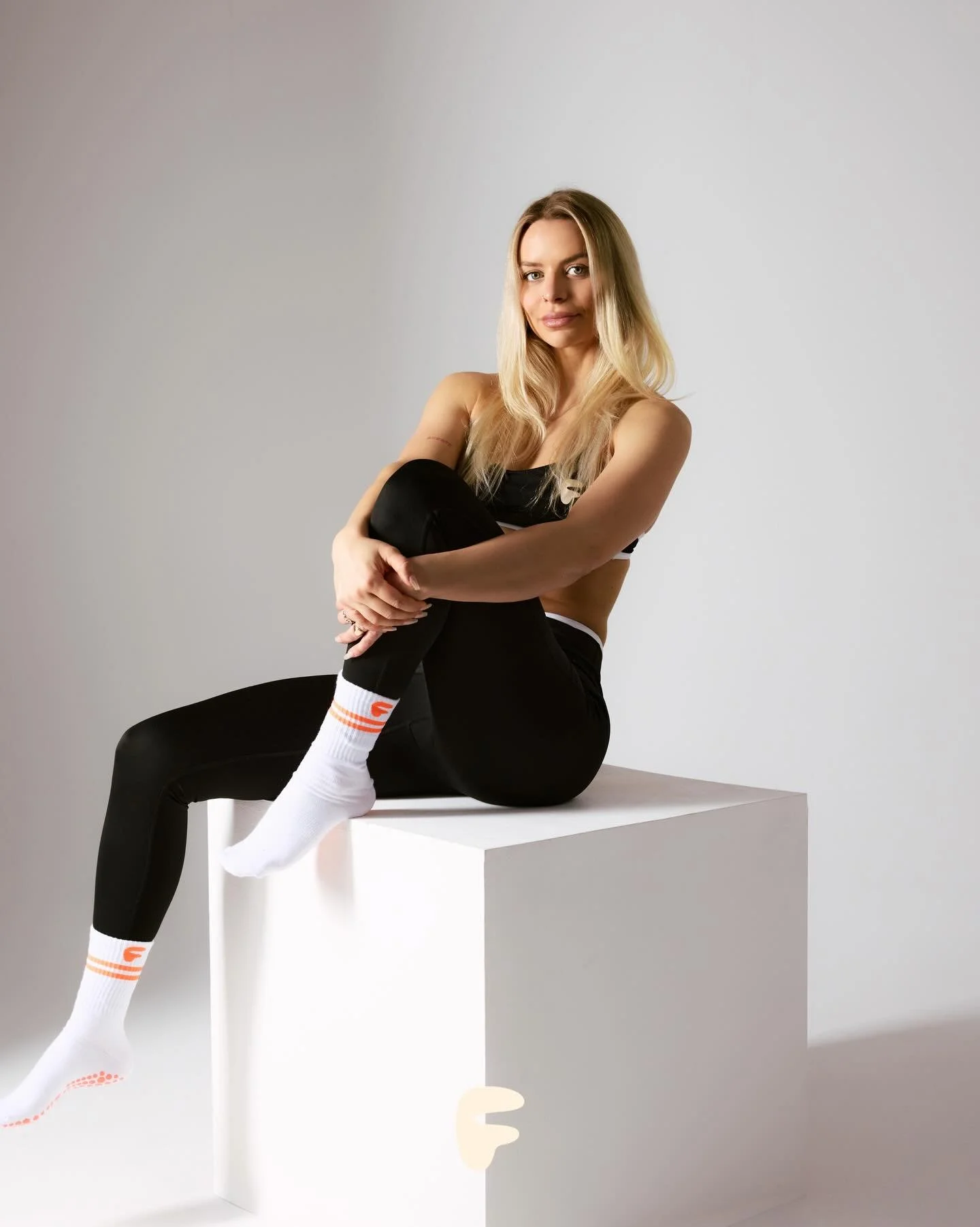 Lisa rejoint la team Flow&hellip; et crois-nous, tu ne vas pas &ecirc;tre d&eacute;&ccedil;u 🔥

Toujours &agrave; tes c&ocirc;t&eacute;s pour t&rsquo;accompagner et te corriger avec pr&eacute;cision. 
Sa bonne humeur te met &agrave; l&rsquo;aise, so