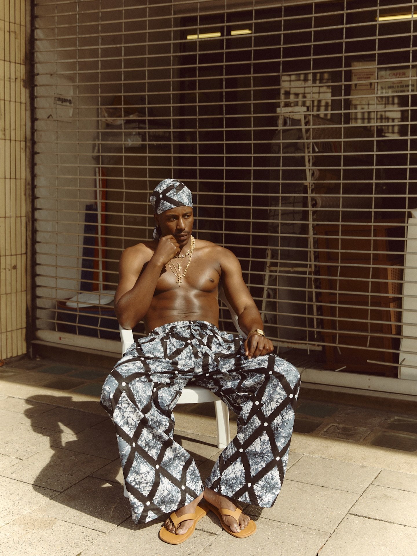 SPRING/SUMMER 2026 UNIFORM 
ITITI STUDIO DROP 1

Photography @bydianabuenger 
Creative Direction @byrossellalofino @goldluna 
Stylist @byrossellalofino 
Make-Up @angelina.marrandino 
Models @mr.sympathie 

#ititistudio #madeinnigeria #traditionreinte