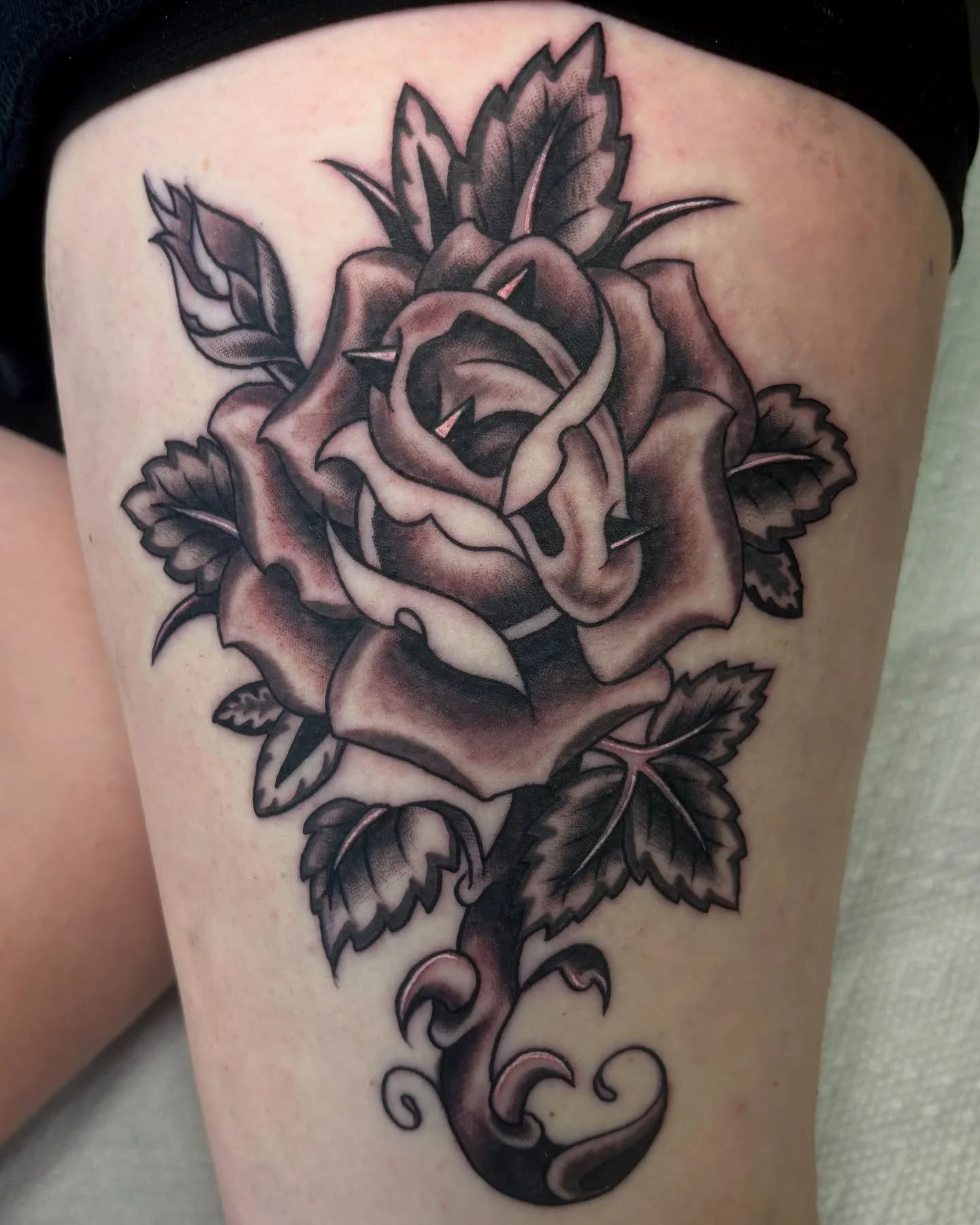Kate wanted a rose w an ear so I gave her a rose w an ear 👂 Thanks for sittin strong pookie 🙏🏼 
Thanks fer lookin&rsquo; 

@onceinabluemoontattoo 

#gatattooers #atltattooartist #traditionalart #traditionalartist #traditionalflash #flash #tradwork