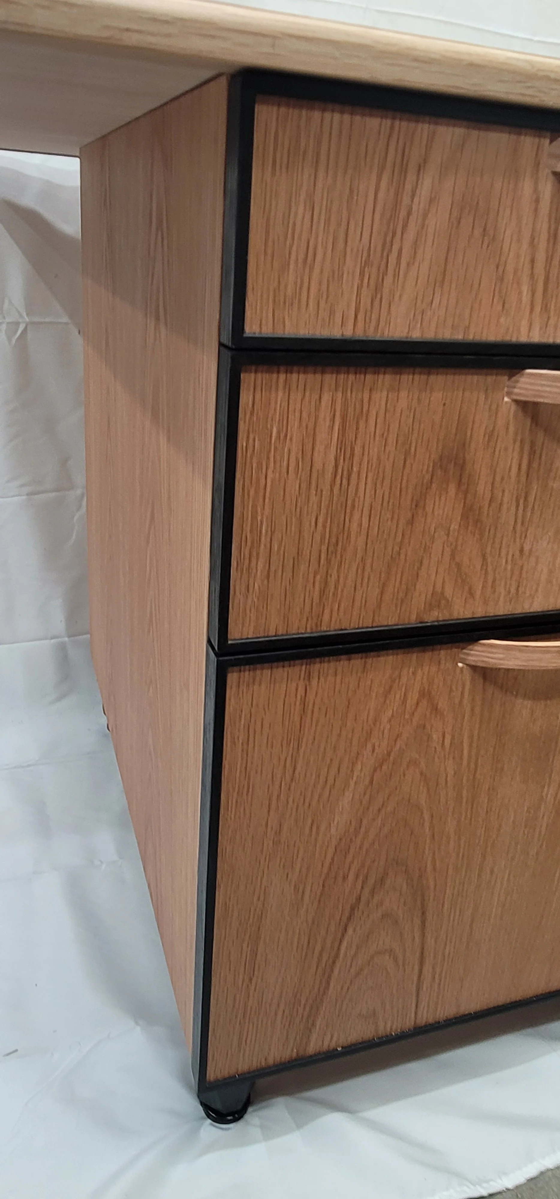 A better view of continuous grain drawer fronts, accented with black cockbeading
