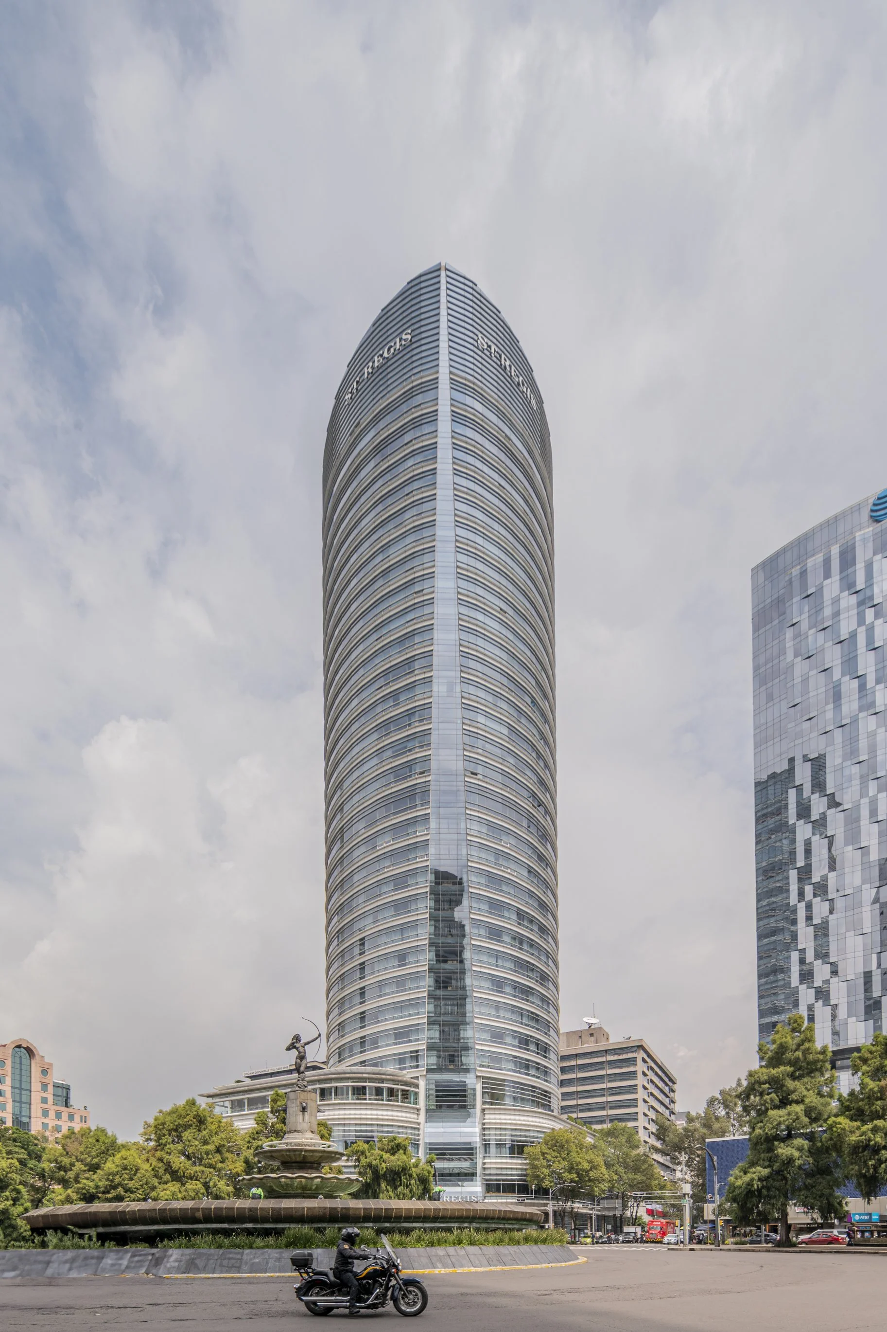 ST Regis - Cesar Pelli - 2021-1.jpg