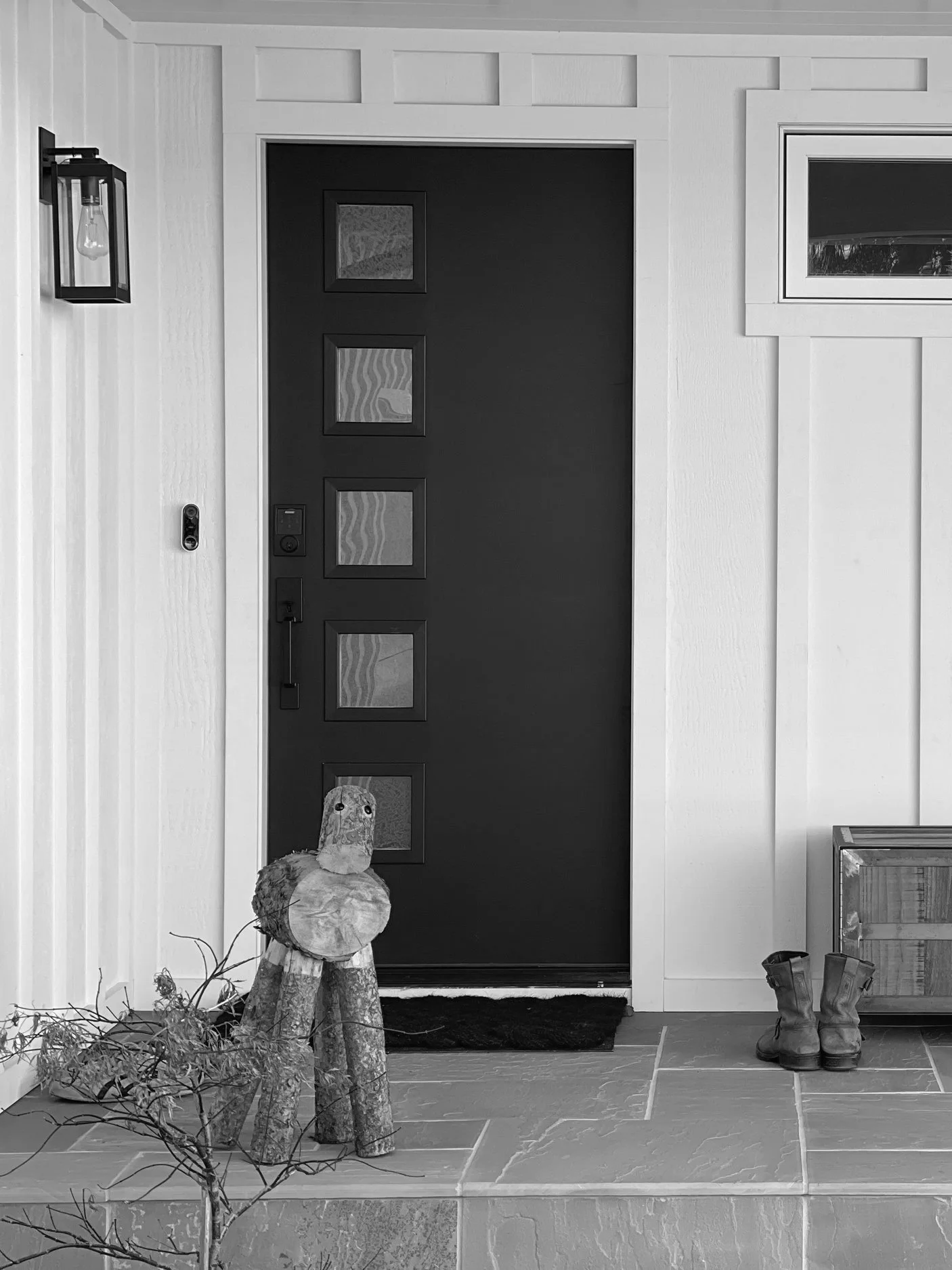 front-porch-door-shoes-cabinet-2024-12-04-00-02-28-utc.jpg
