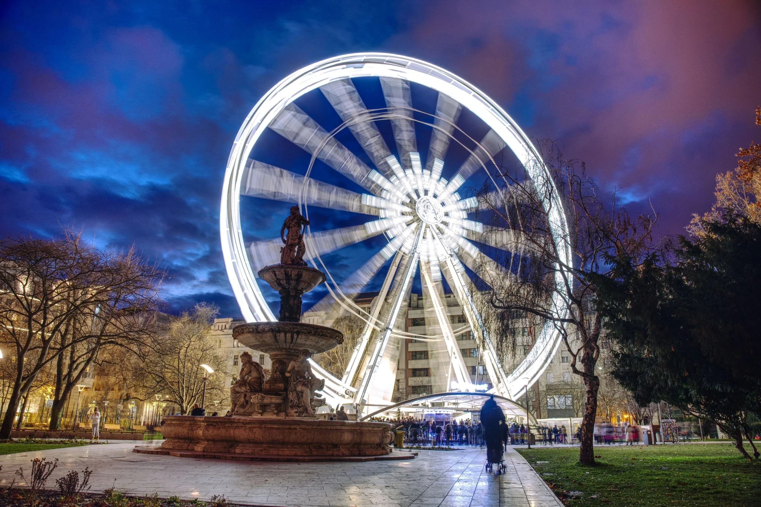 Elizabeth Square ferris wheel