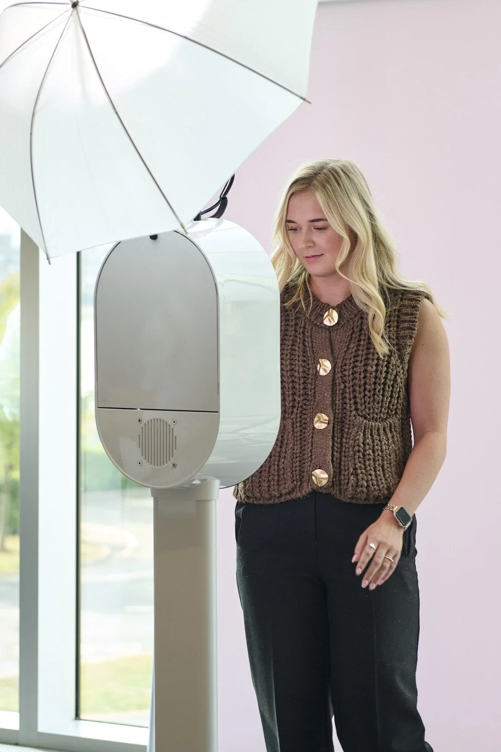Lady using a selfie machine at a conference event.