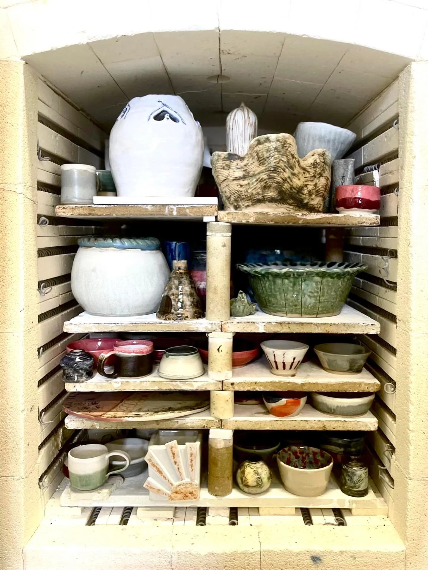 〰️ Some really gorgeous pots in here! 〰️ 

We will be in touch once ALL the work is ready for collection.  Hold tight! 

#pottery #potterycourses #kiln #glaze #dumfries #dumfriesandgalloway #thecrichton