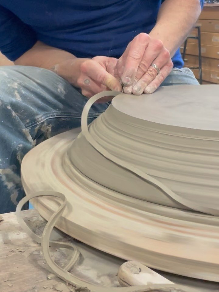 〰️ &lsquo;Turning&rsquo; comes after &lsquo;throwing&rsquo;, once the clay is &lsquo;leather hard&rsquo;. At this stage you can trim away the excess clay - following the inside shape, add in a footring, refine, embellish or add flourishes to make the