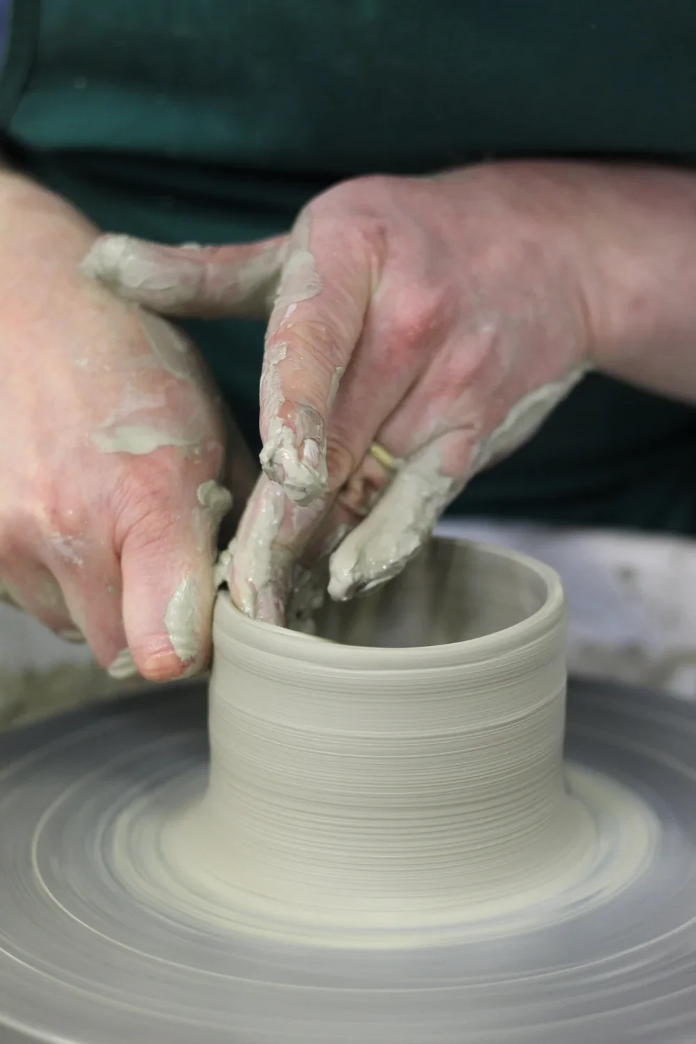 wheel-throwing-beginners-level-1-3.webp (Copy)