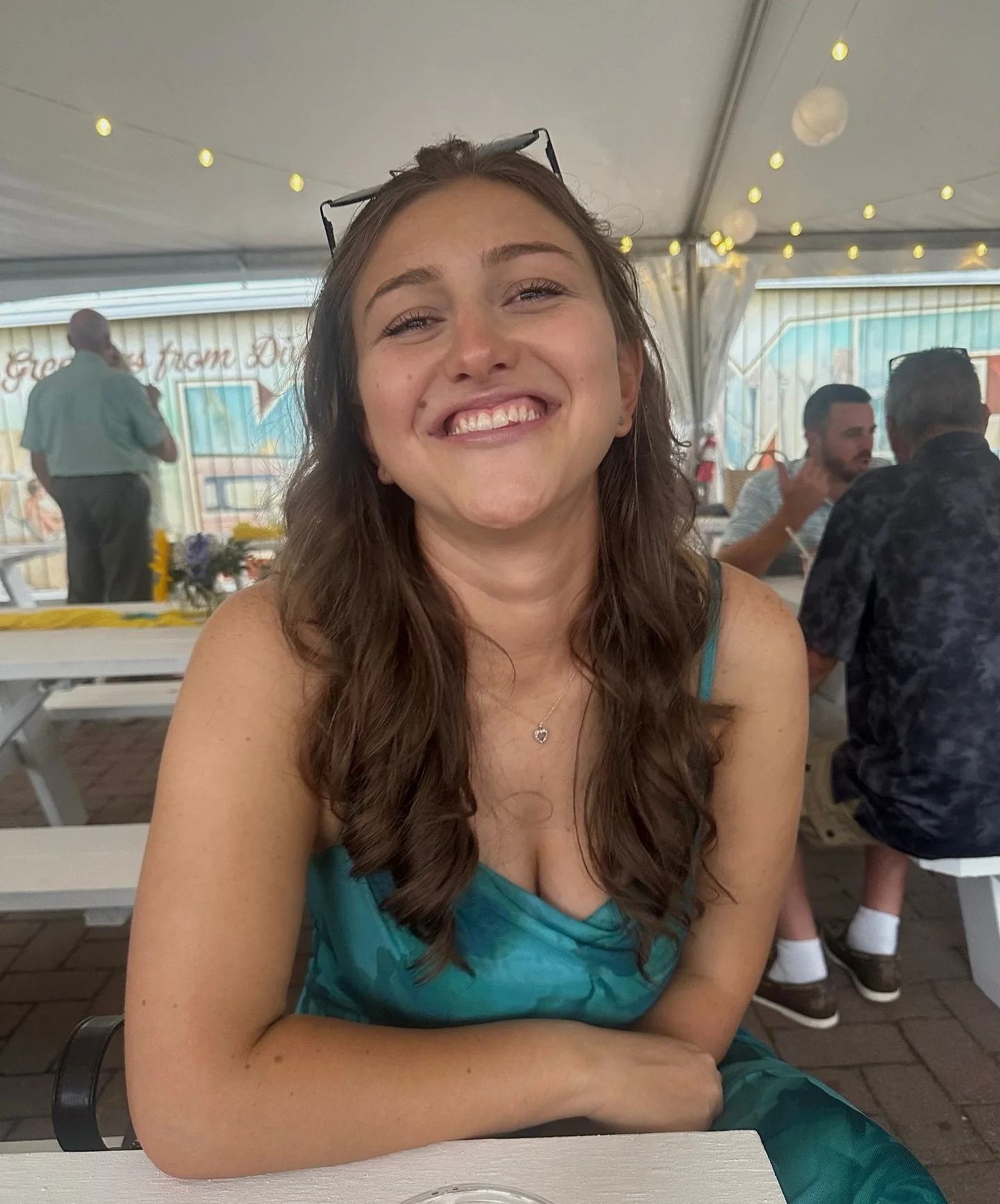 The perfect accessory for that upcoming wedding you have? A spray tan! 🤭✨