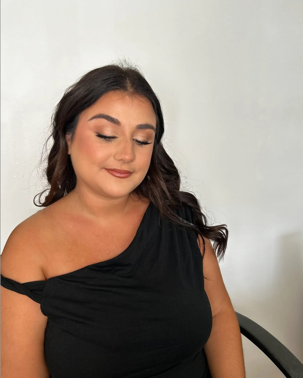 How stunninggggg is our Mikaela in her wedding-guest glam 😍

Book your makeup with Alaina before your next big event, or even just a night out! 

#longislandmua