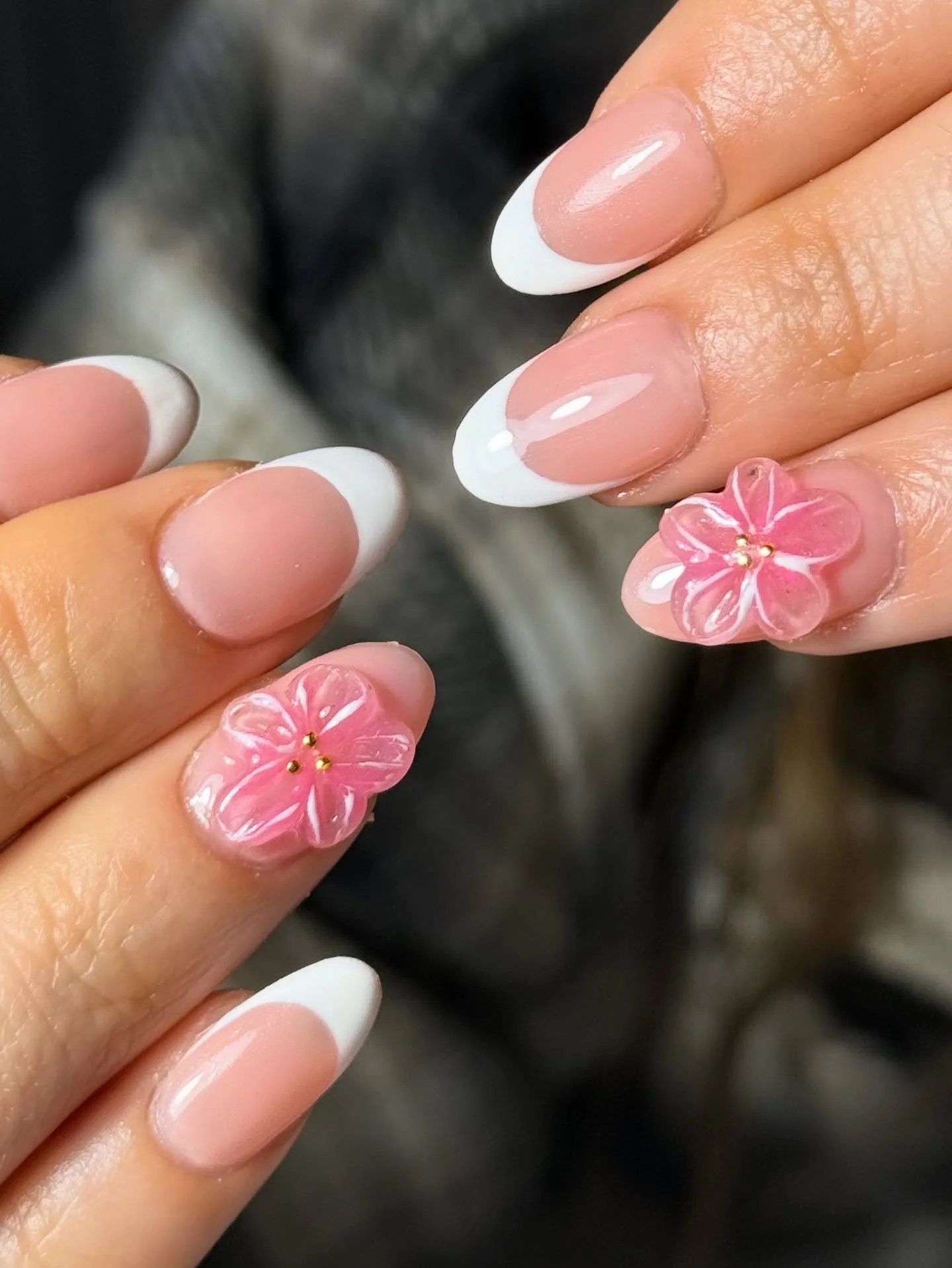 3D flower magic by @tlynnes_nails