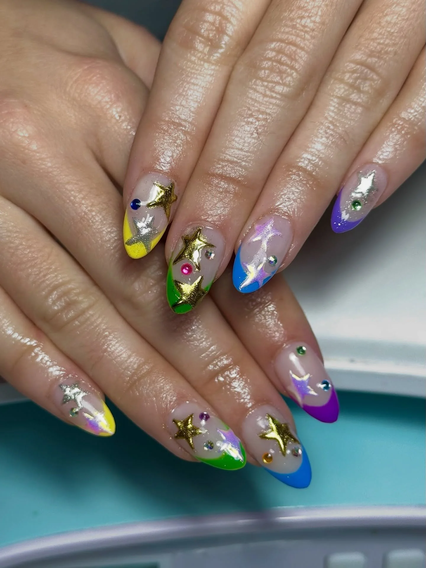 Disney-bound! Mani by @polished_by_tmarie on @apresnailofficial