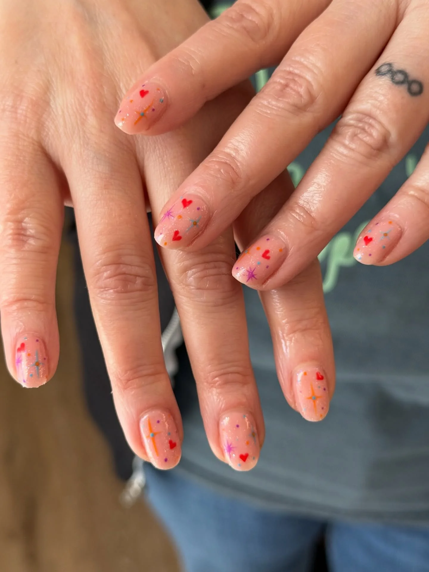 Galentines confetti mani by @marilyndoesnails using @nailthoughts