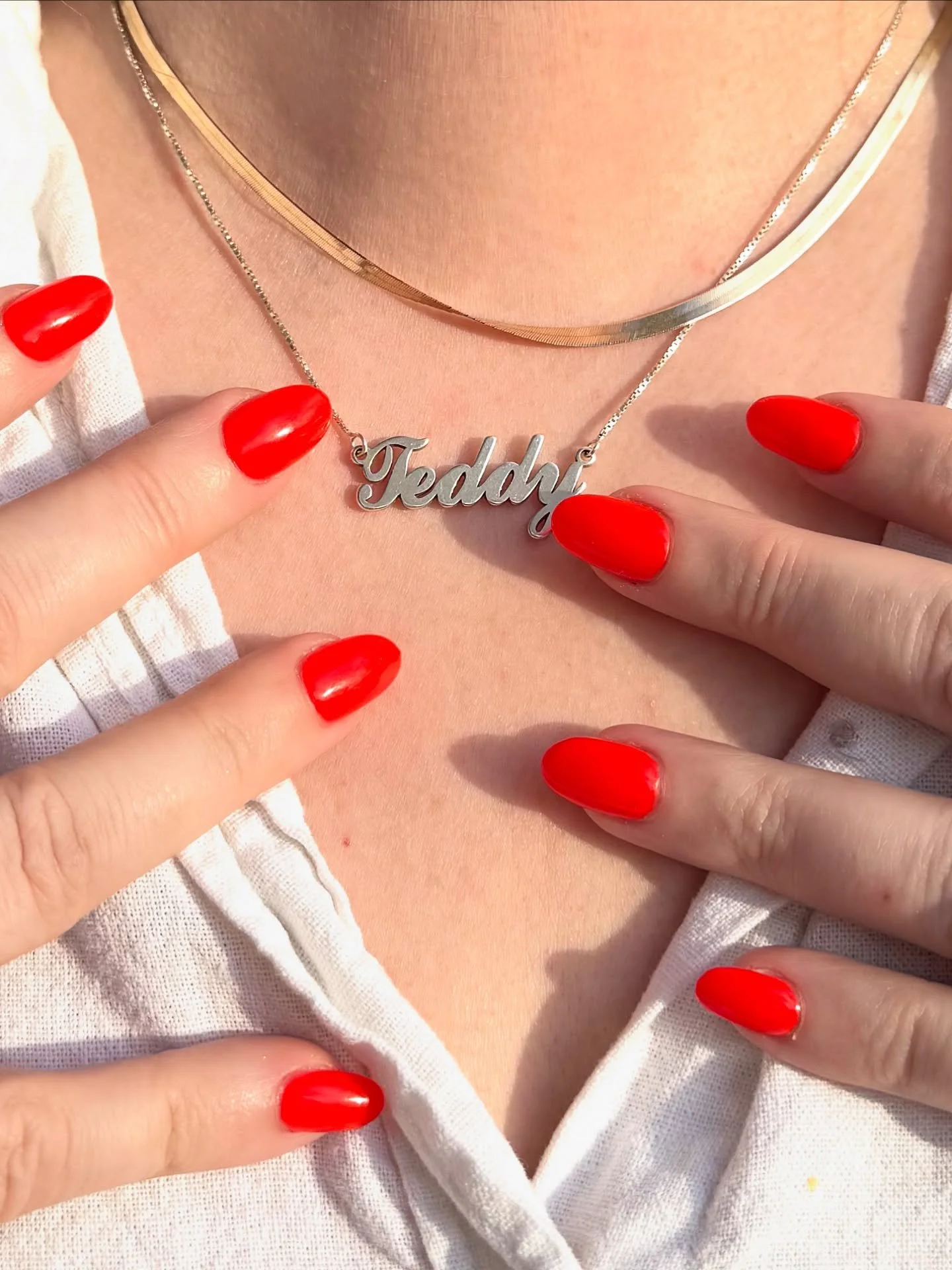 1. The art. 
2. The muse. 

Gel-X by @jaztheexpert using my favorite color: @nailthoughts My Favorite Red