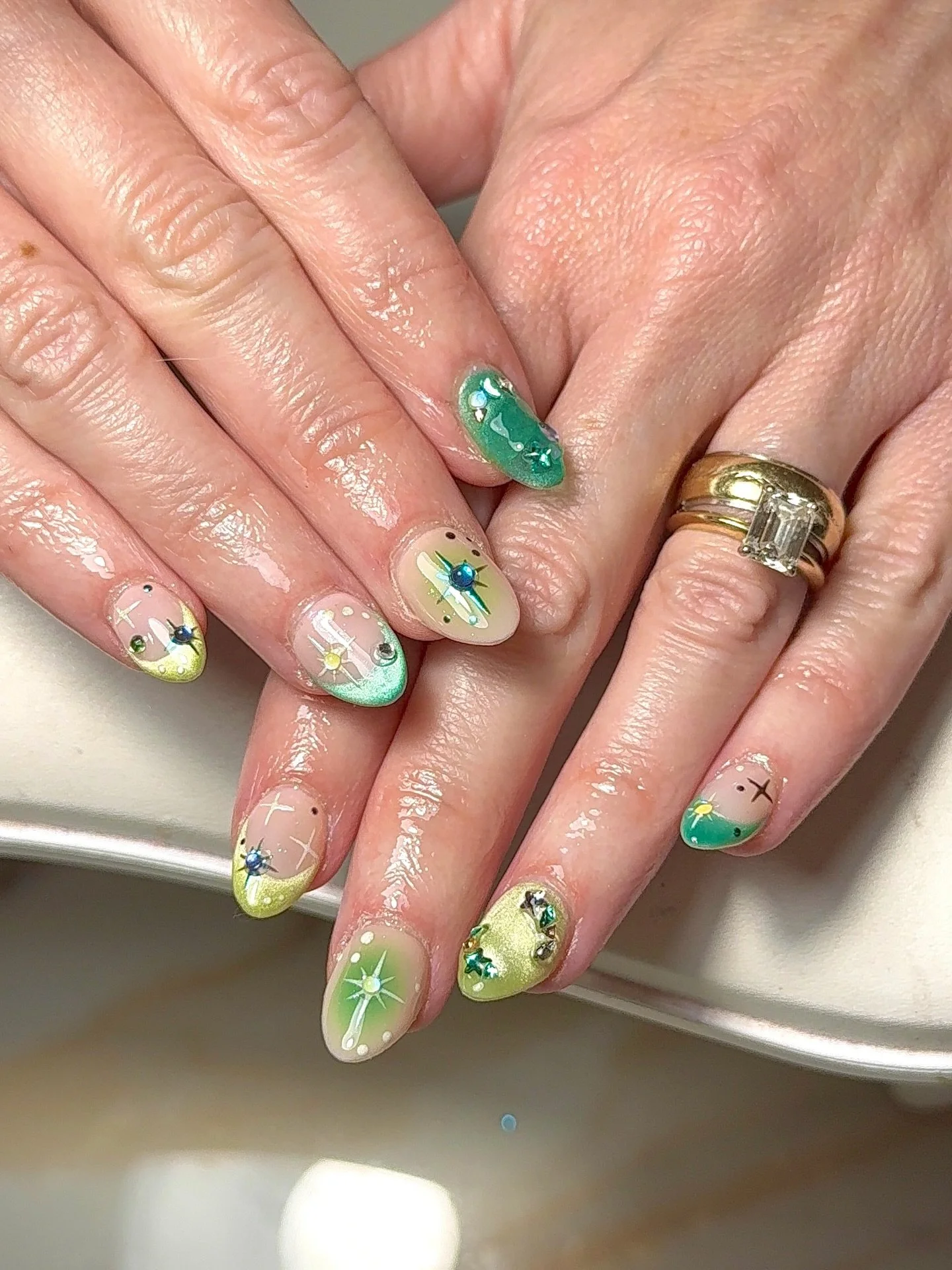 The greens! 🥬 mani by @emlovesnailies