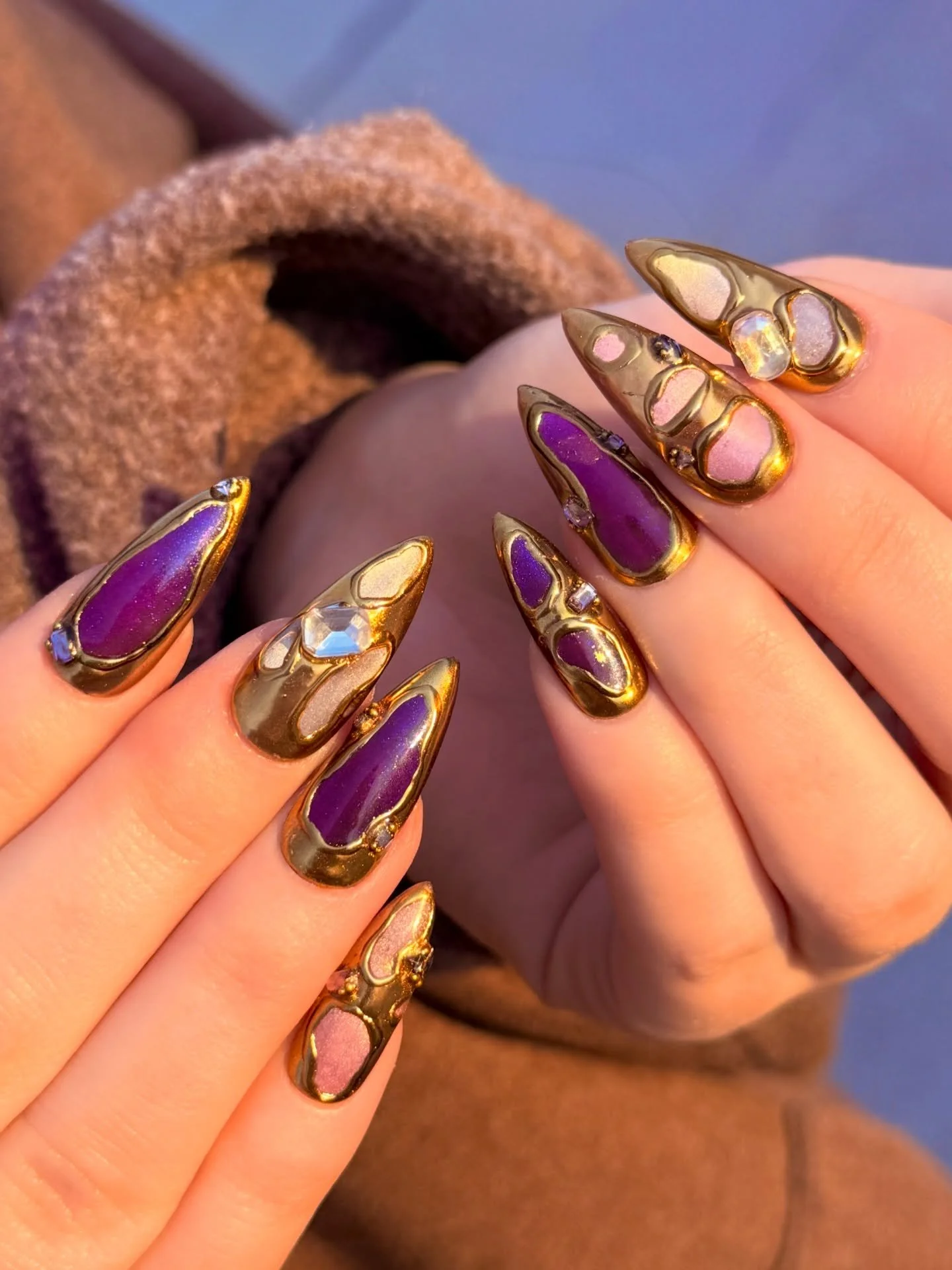 Golden hour jewels by @marilyndoesnails on @apresnailofficial