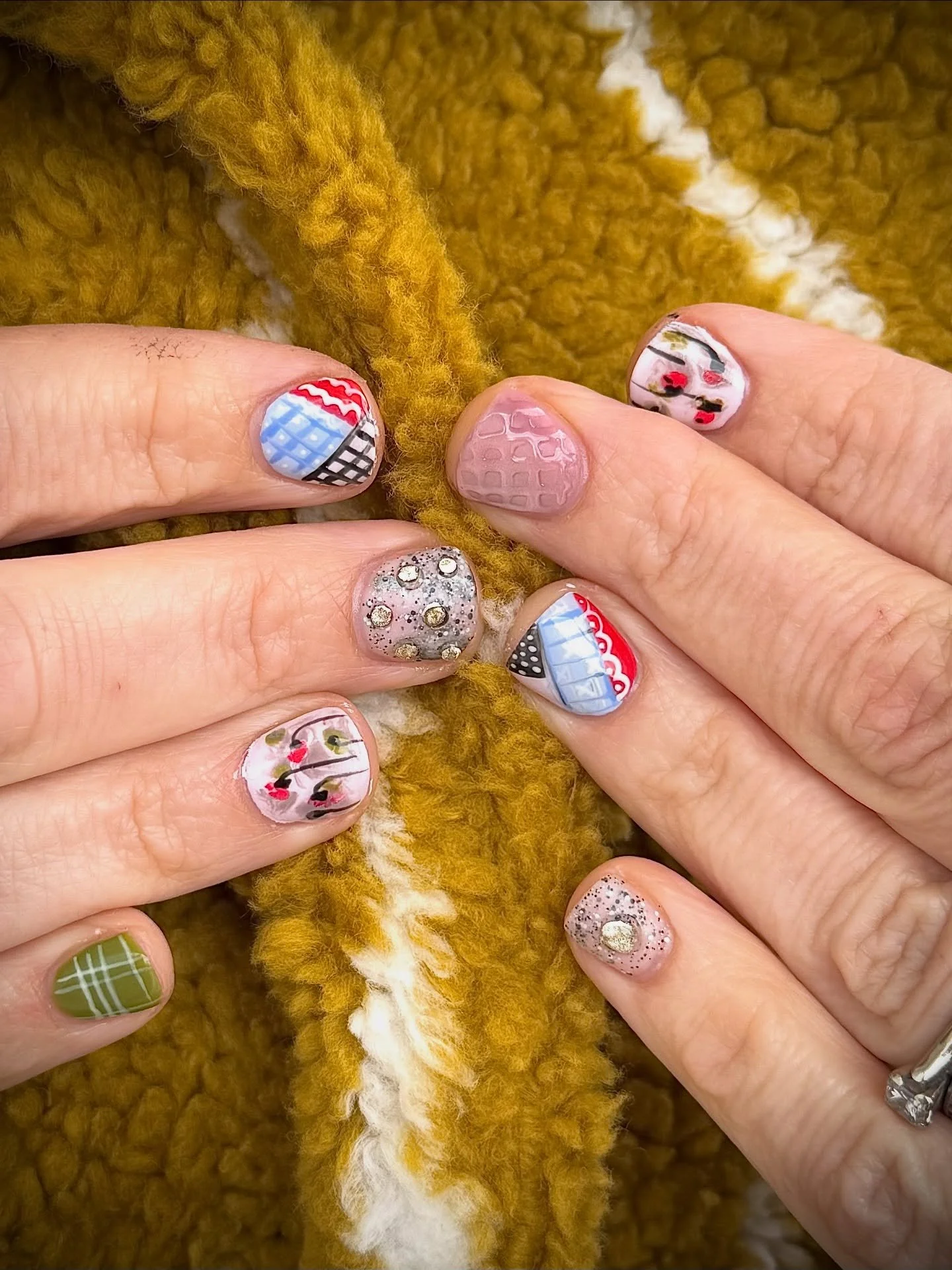 Had the pleasure of painting a freestyle set inspired by @whitneywinkler_art and her booth coming to @artsmemphis Art by Design. Be sure to get your tickets and support Memphis creatives, artists, and designers. Swipe to the end to see the beautiful 