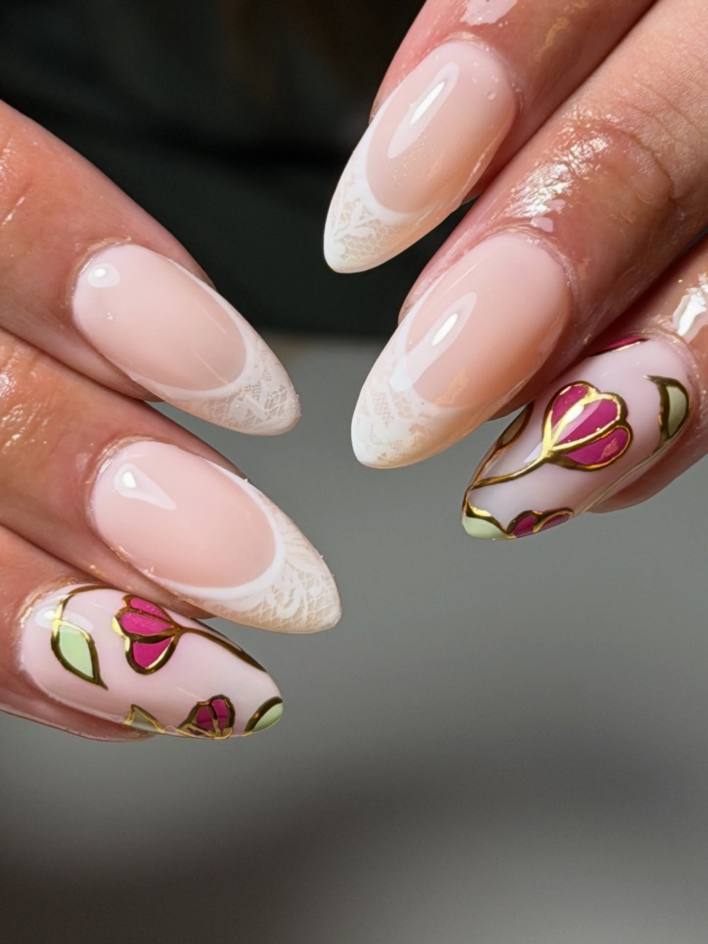 Lace and flowers by @emlovesnailies