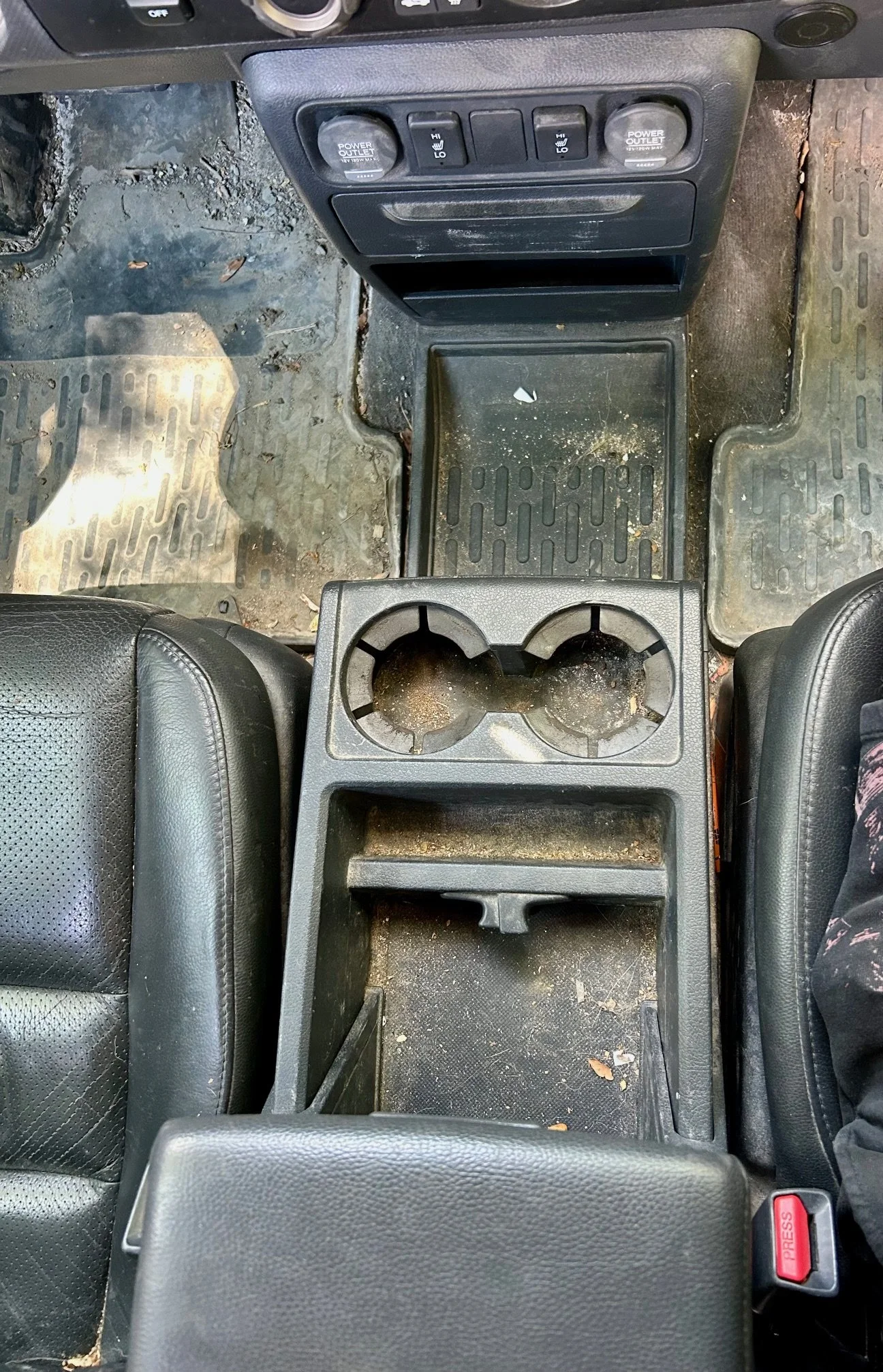 Middle console/cup holder- Before