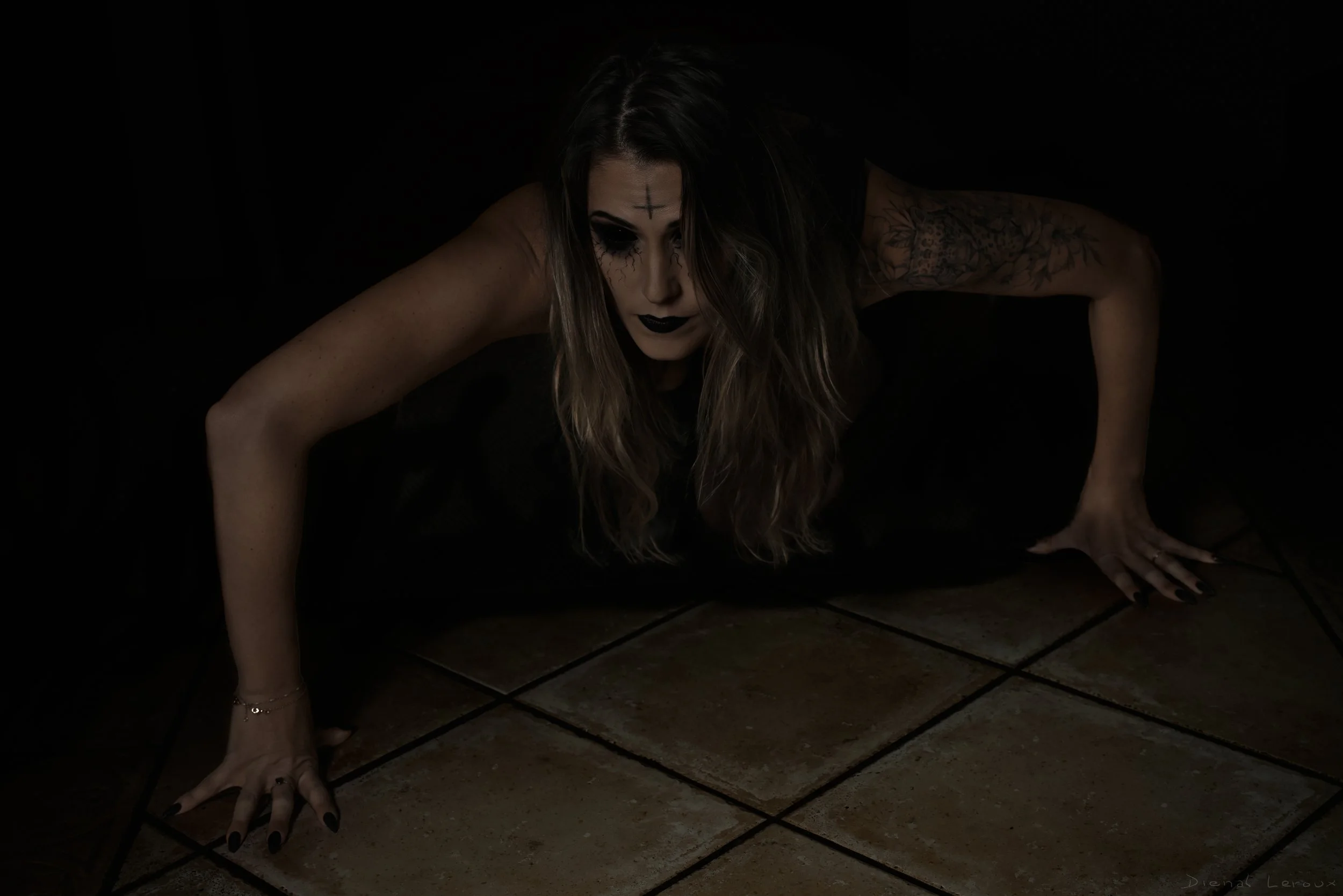 DSC_9257_(24)_Final  saturation yeux noir_Final_Signé.jpg