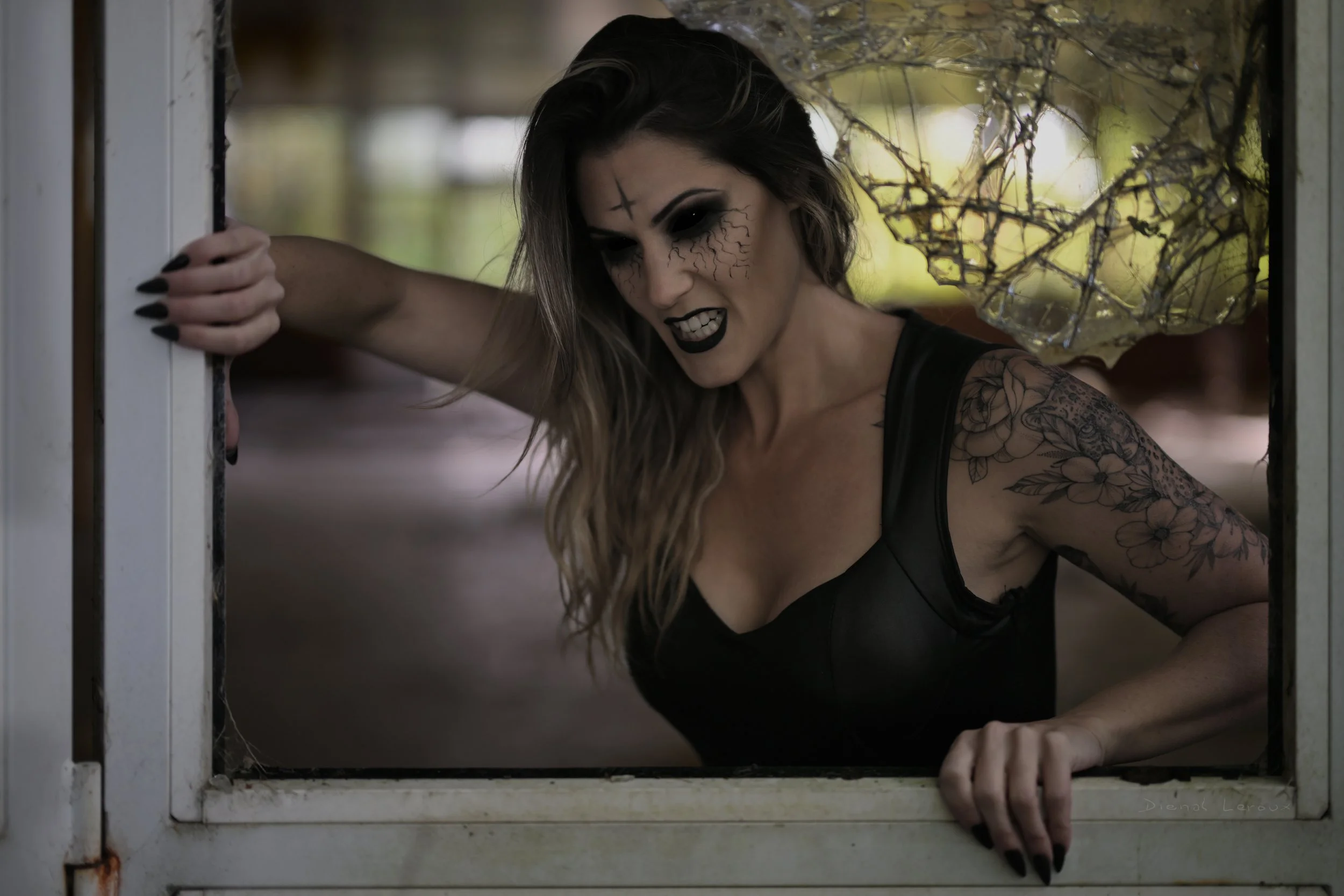 DSC_8604_(24)_Final saturation yeux noir_Final_Signé.jpg