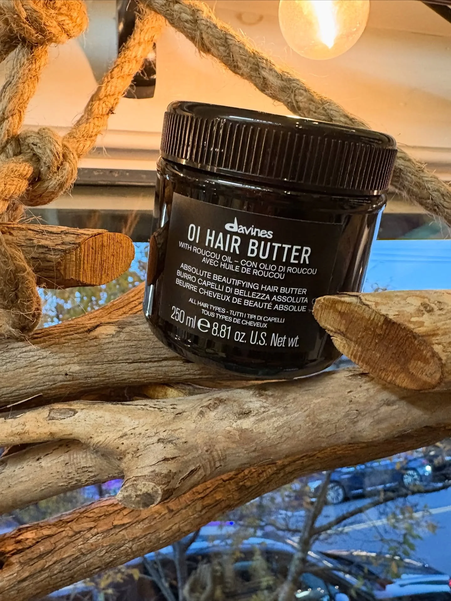 🍂OI Hair Butter by Davines is a luxurious, silky treatment that instantly nourishes and hydrates all hair types, especially coarse, curly, or frizz-prone strands.

🍂Infused with antioxidant-rich Roucou oil, which helps protect against external aggr
