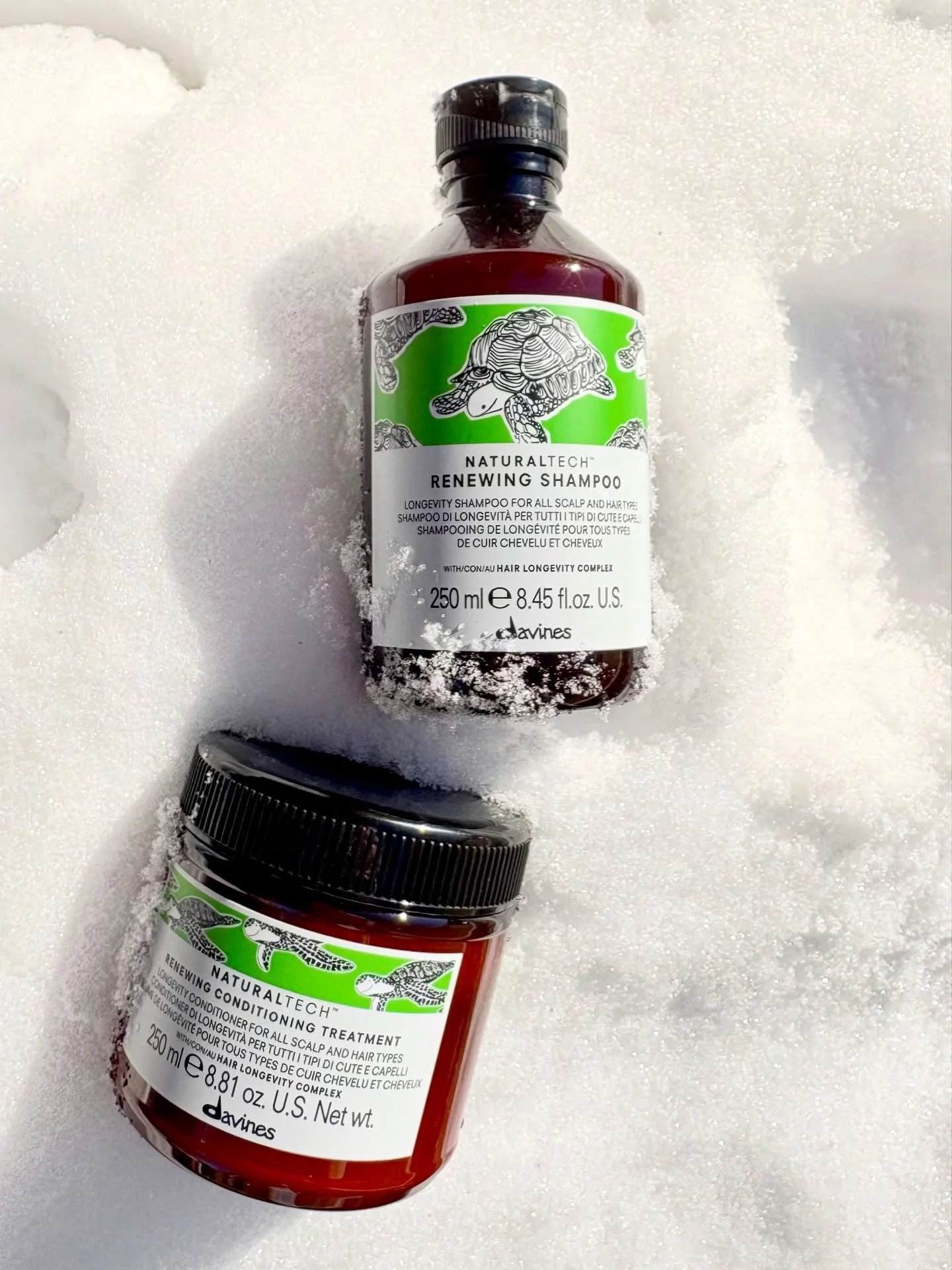 It&rsquo;s freezing out there!!&nbsp;Don&rsquo;t let the winter weather throw off your scalps balance. Add our renewing shampoo to your routine to help support scalp health during colder months❄️❤️ 

#naturaltech #davines #scalphealth #scalphealthmat