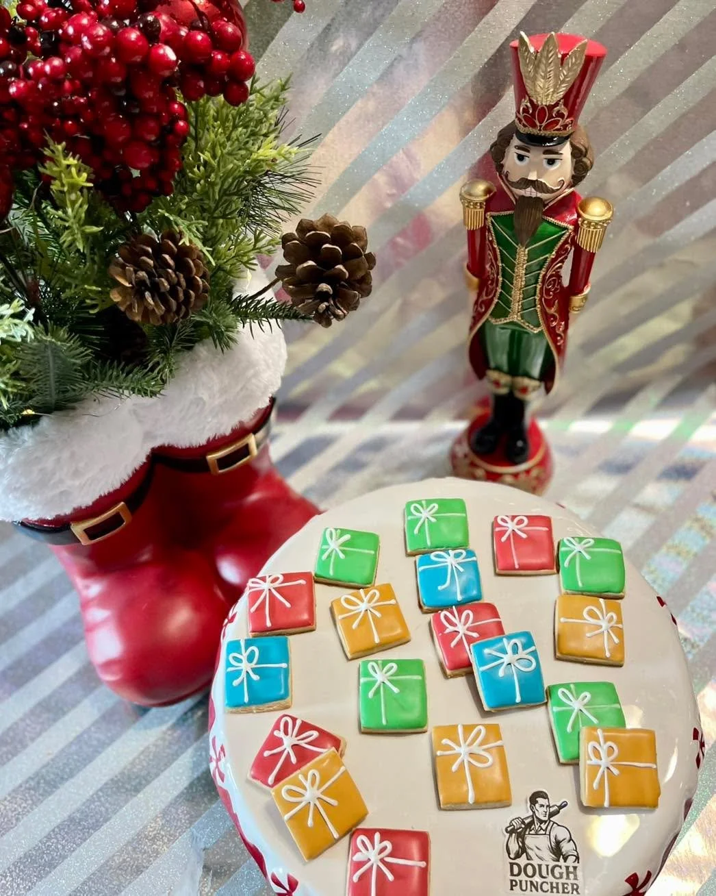 Early Christmas present? 🎁 Yes, please!! 🙋🏻&zwj;♀️
A little holiday joy, wrapped up early. 🎄Delicious Christmas treats to enjoy before the big day! Did you get one? Check us out!