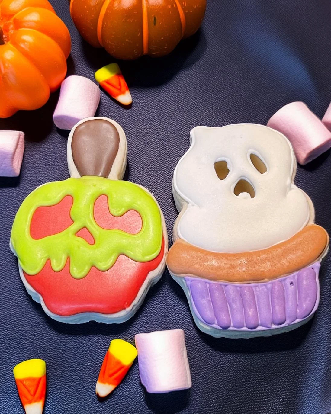 🫦Bite me. (Seriously, bite these.) 👻The Spooks &amp; Monster Paws 🐾are the sweetest way to celebrate Halloween. 🎃 check out our site for the spooky details, and order before they ghost you.☠️
#surpriseaz#sugarcookies#royalicing#cat#dog## poisonap