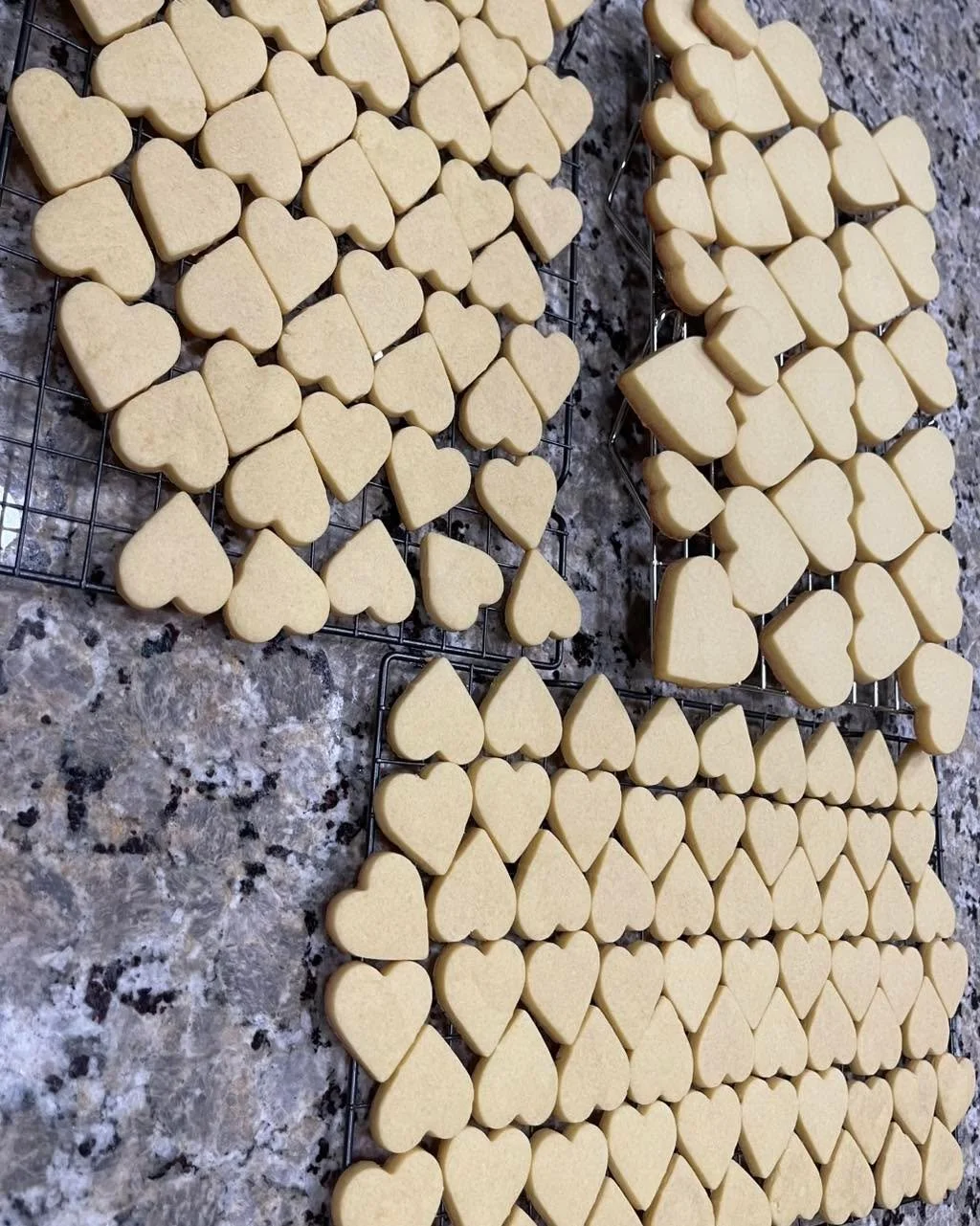 Perfection! These babies are out of the oven ready to be decorated! 🤗👩🏻&zwj;🍳