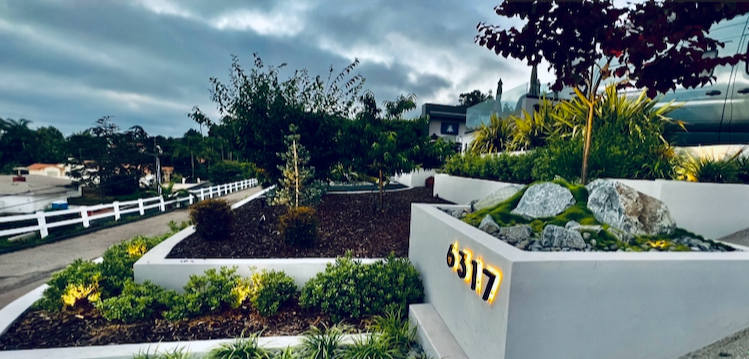 Custom retaining wall with integrated outdoor lighting in the La Jolla, professionally designed and built by a licensed landscape contractor. Engineered and permitted for coastal conditions, this wall enhances safety, drainage, durability, curb appea