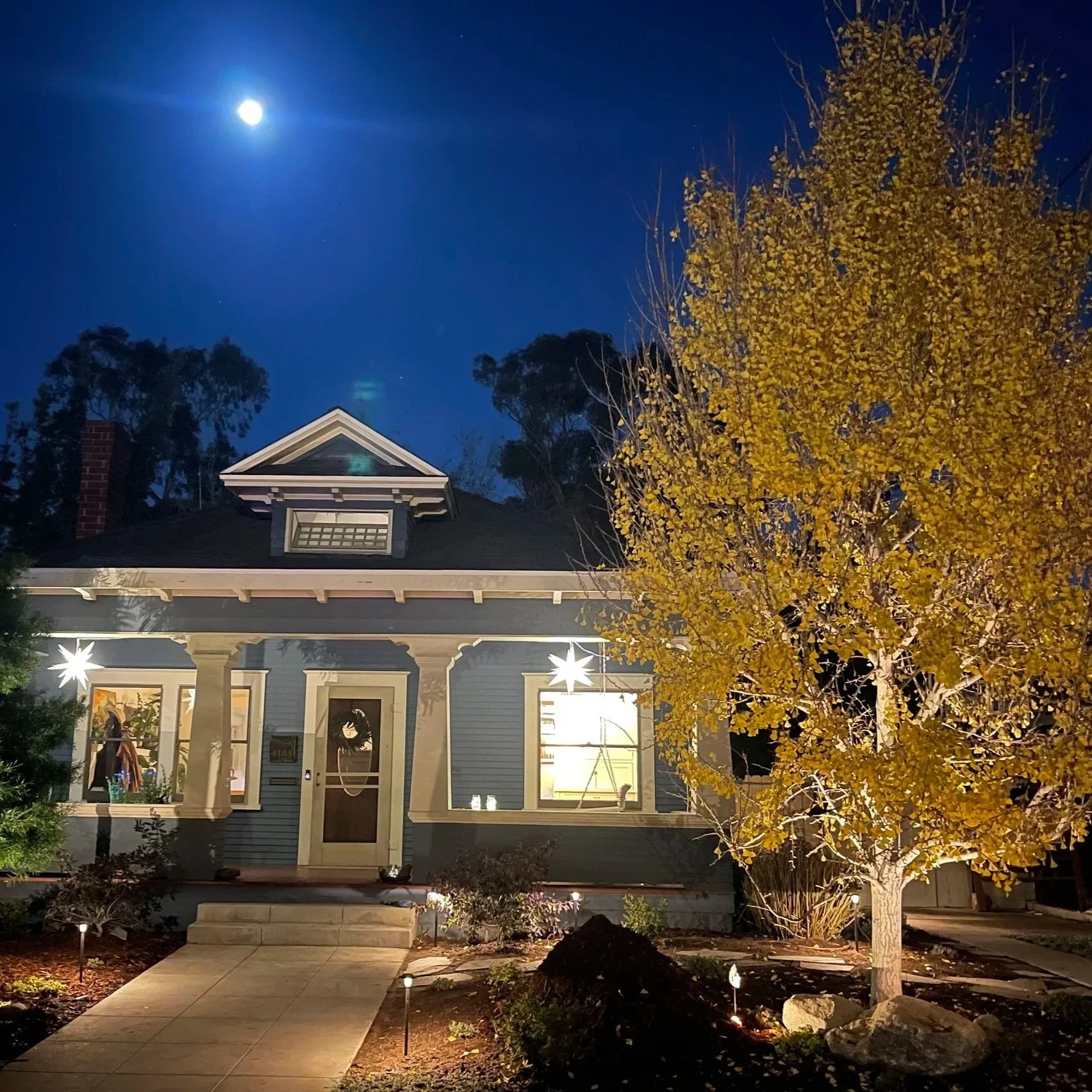 Professional low-voltage lighting contractor enhancing home beauty across San Diego, La Jolla, and Encinitas, delivering expert installation, trained professionals, knowledgeable diagnostics, and reliable solutions handling most landscape lighting is