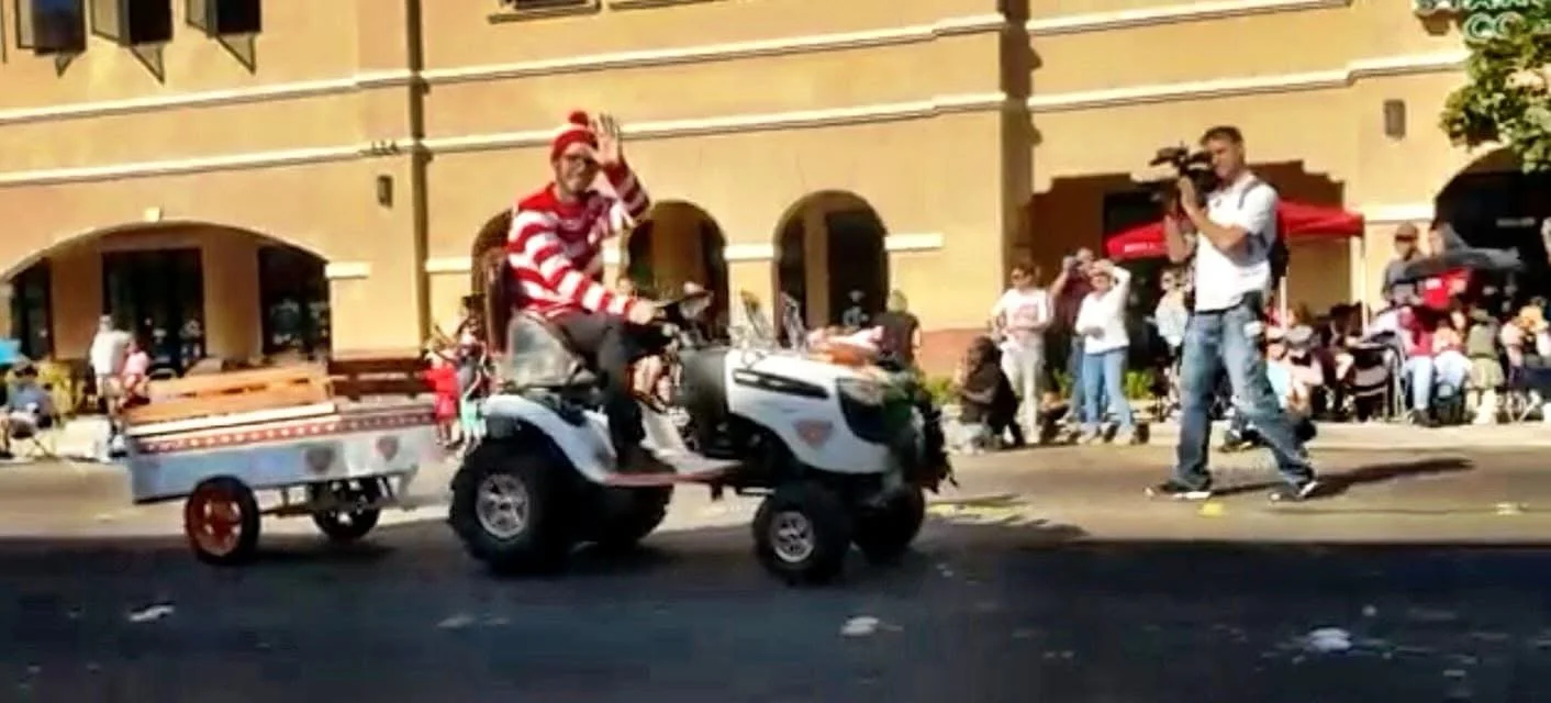 Natures Elements holiday parade. Night before Christmas theme.